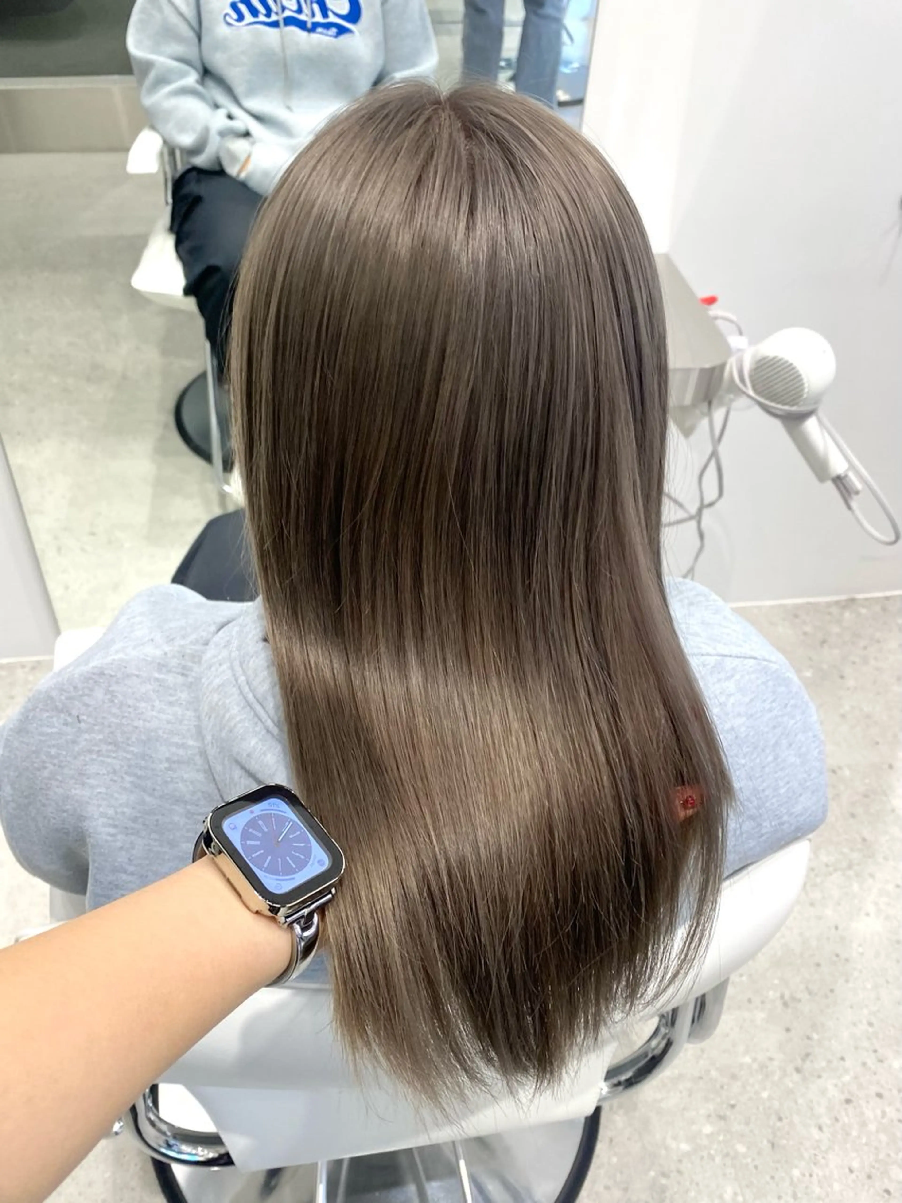 セミロング カラー グレージュ ミルクティーグレージュ ヘアカラー Lyuck所属・艶カラー ⋆✦ HIROMIのヘアスタイル
