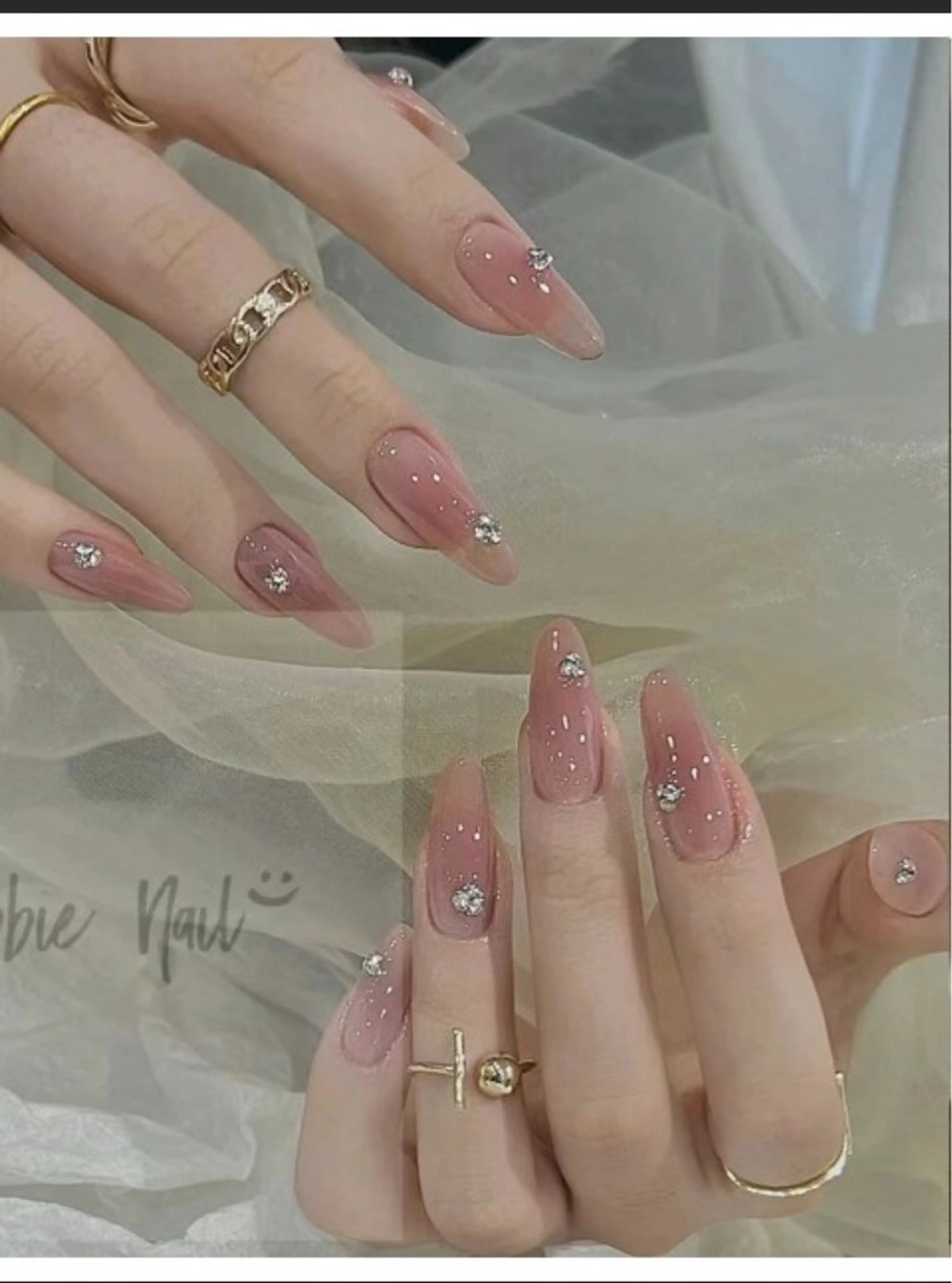 ミディアム ハンドネイル FLORA NAIL SALON 黄兪榕のネイルデザイン