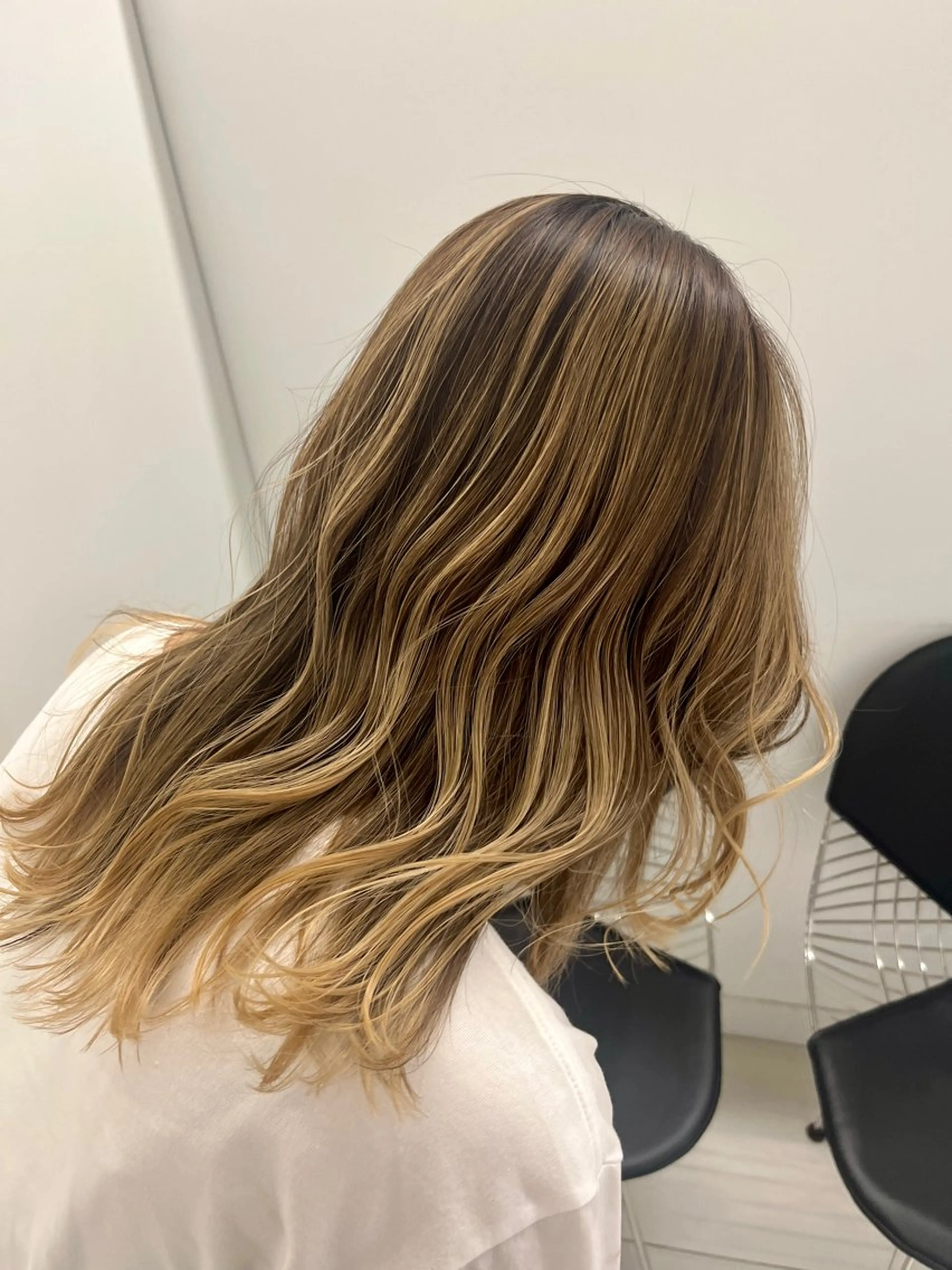 ミディアム カラー バレイヤージュ ブリーチ グラデーションカラー レイヤーカット 池袋シャドールーツ /バレイヤージュ戸田のヘアスタイル