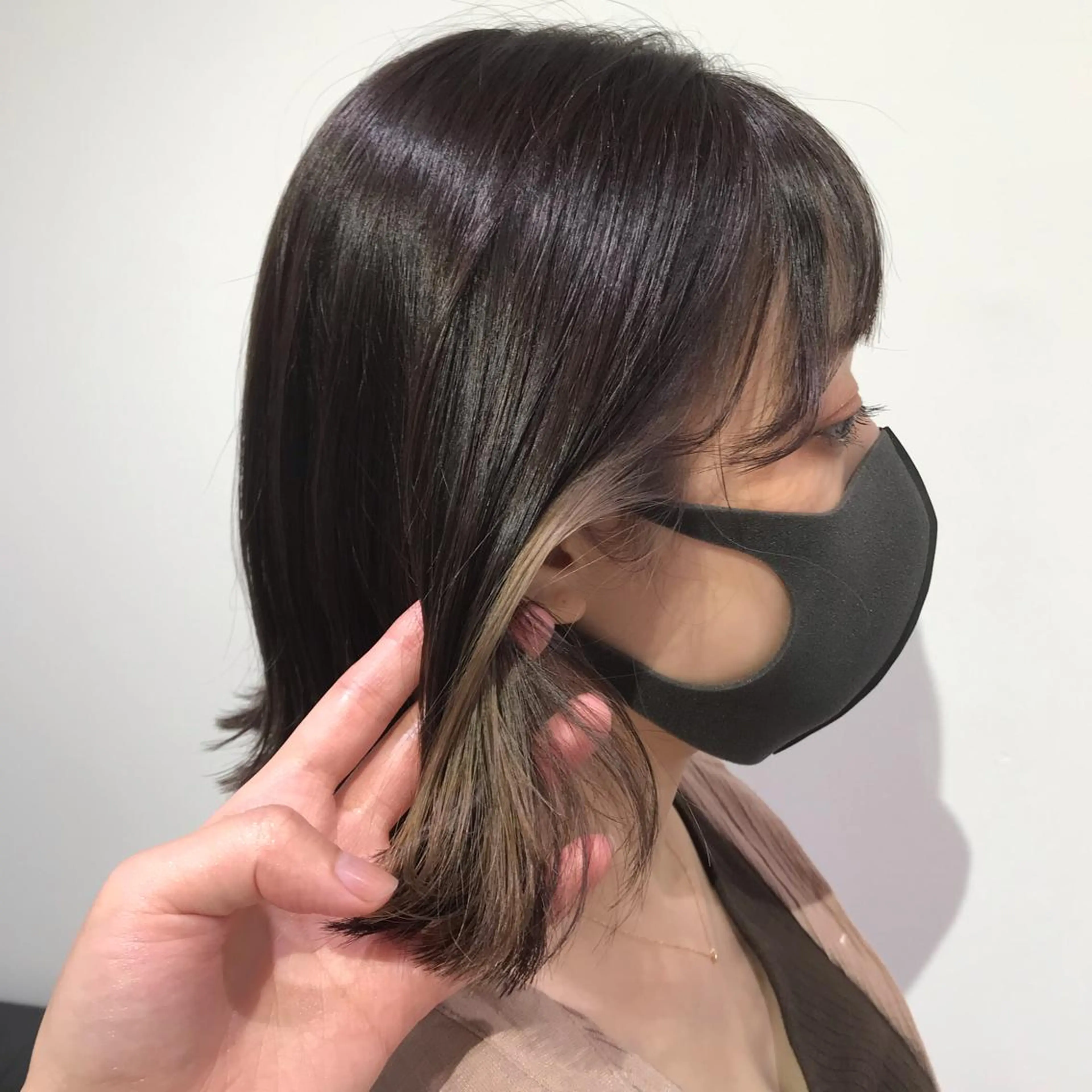 ミディアム カラー ベージュカラー 透明感カラー イヤリングカラー ヘアカラー トリートメント 暖色カラー🌹 中山由梨のヘアスタイル