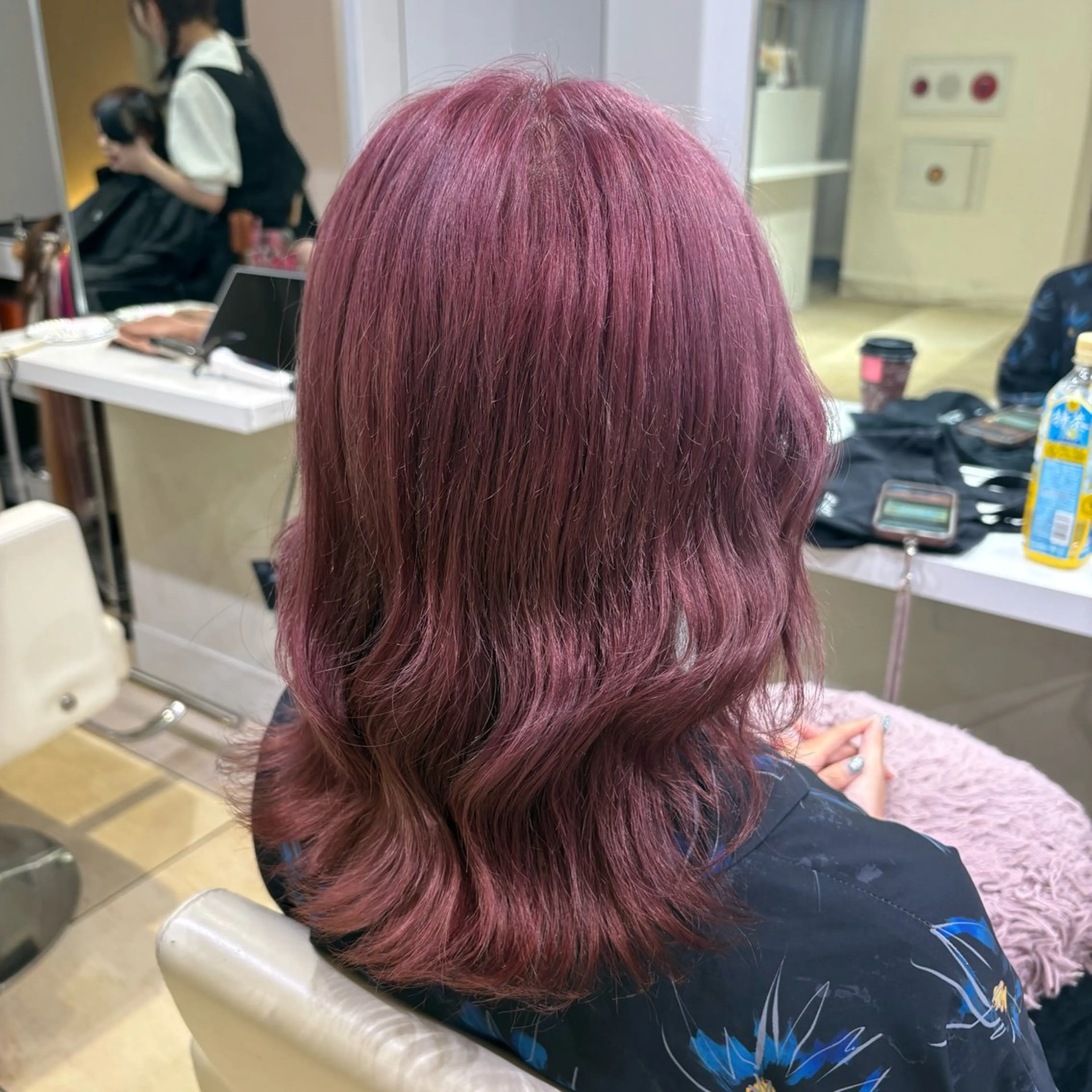 カラー カシス ピンクカラー ヘアカラー ハイトーン×推し カラー💫Miyuのヘアスタイル