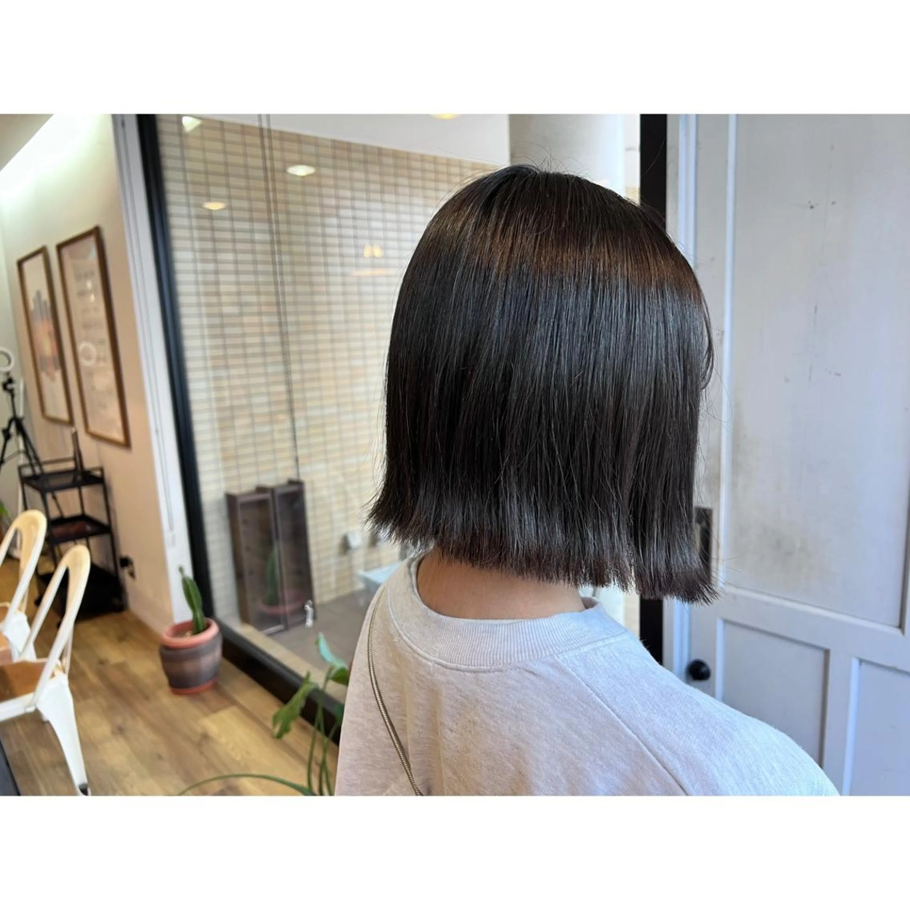 ミディアム カラー 黒髪 ヘアカラー トリートメント ツキダテ ユイのヘアスタイル