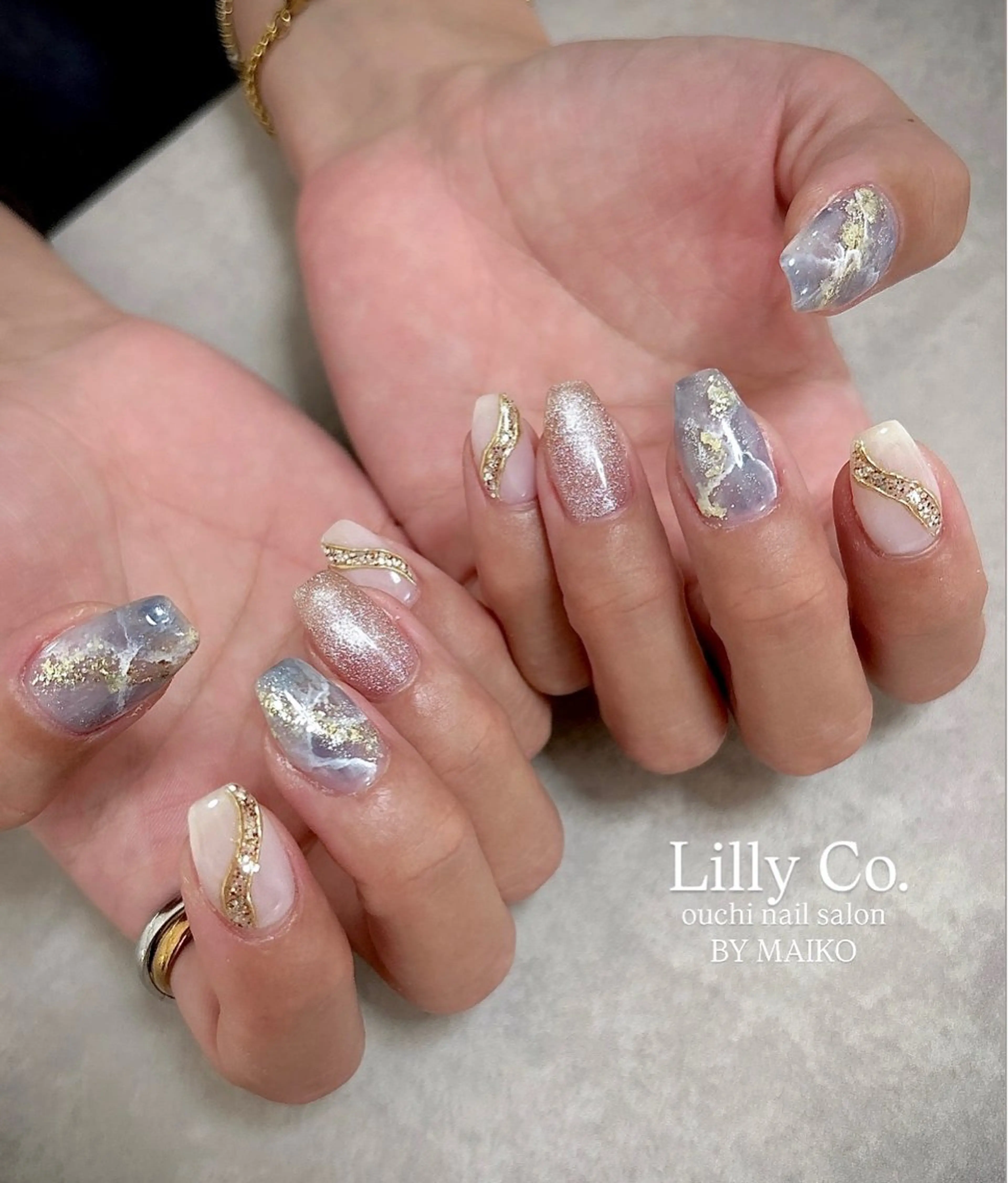ネイル ブルー ニュアンスネイル ハンドネイル ハンドケア Lilly Co.のネイルデザイン