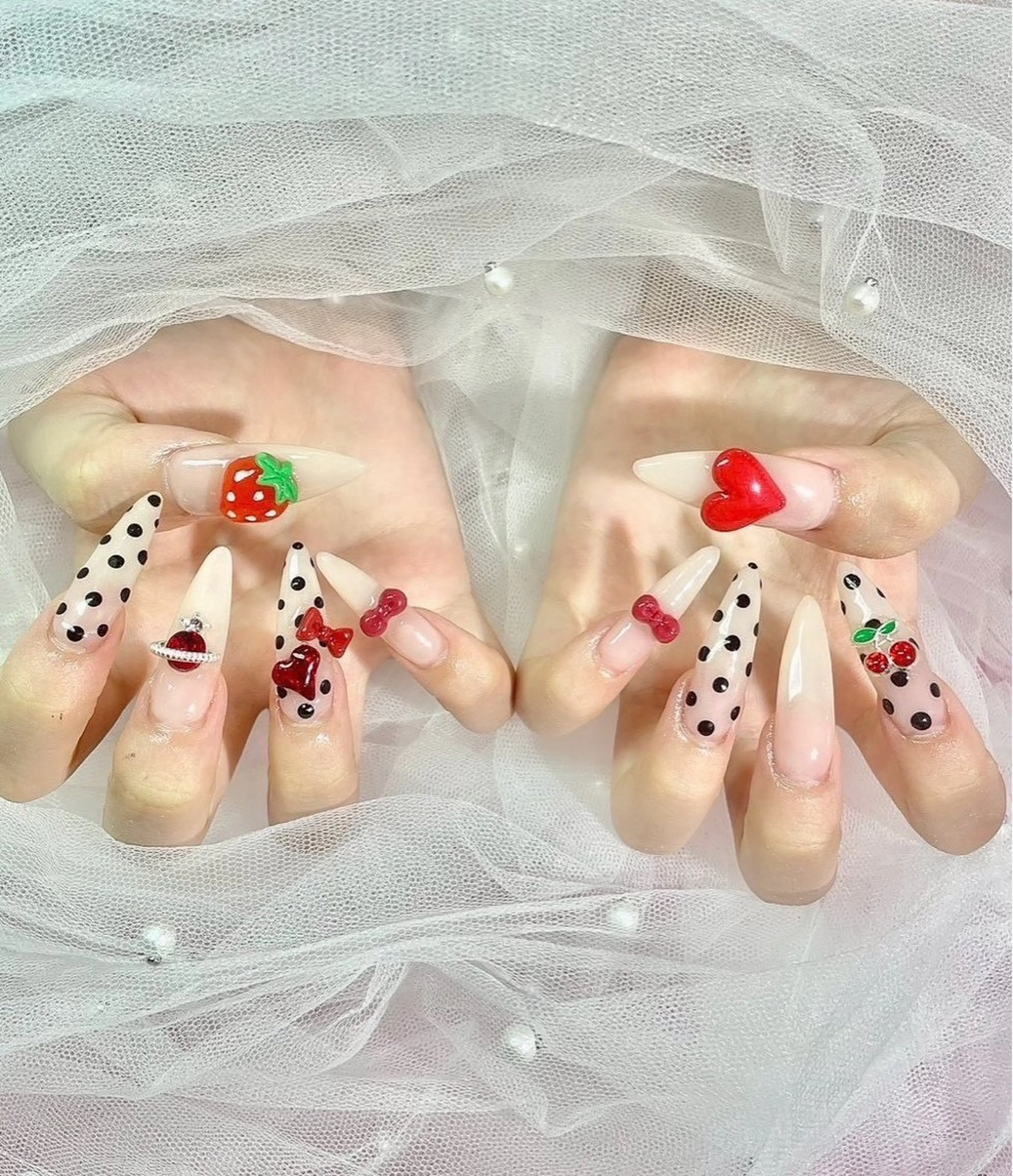 ネイル 長さ出し ロングネイル Lowé所属・Lowé みるくのネイルデザイン