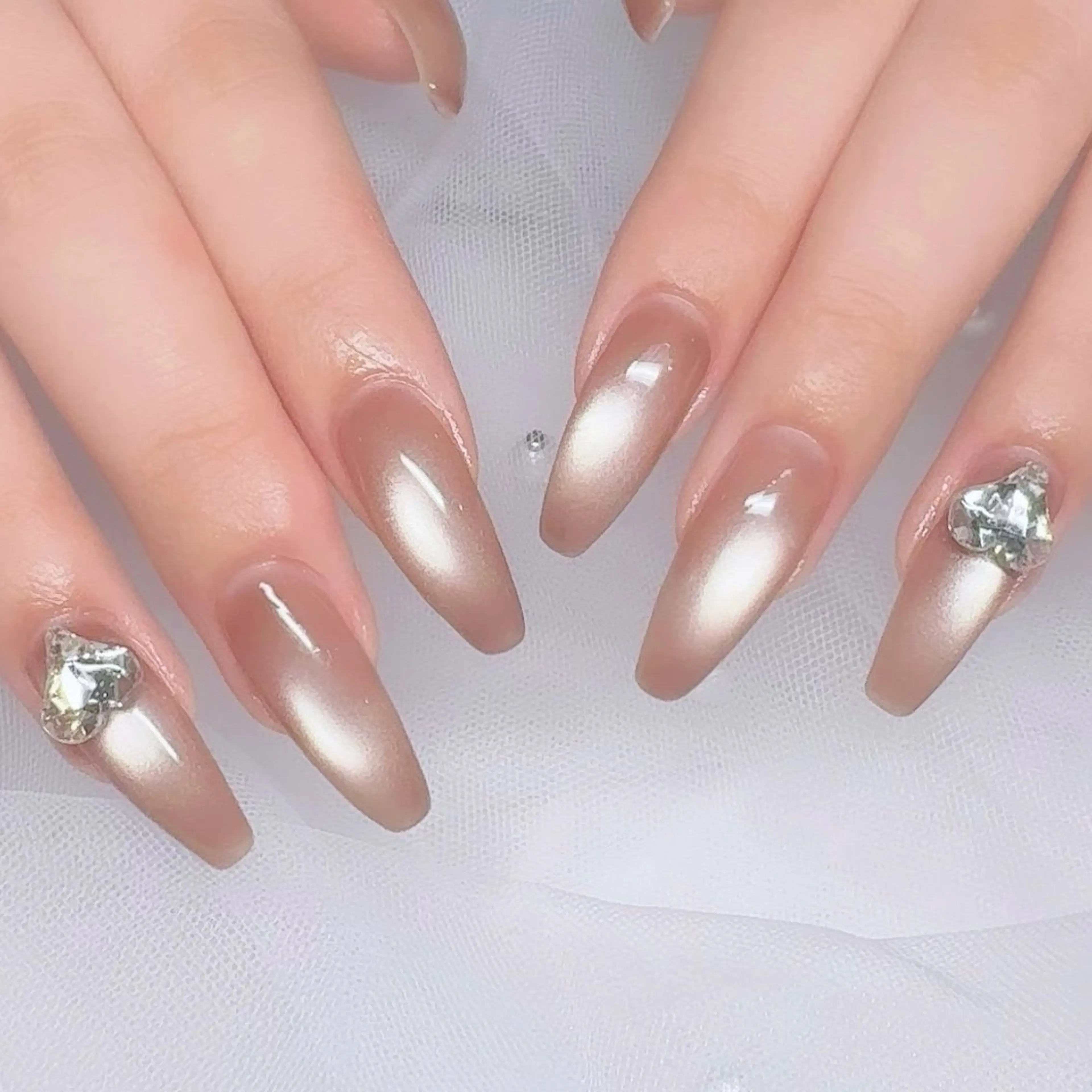 ネイル ジェルネイル キラキラネイル 韓国ネイル マグネットネイル ニュアンスネイル ハンドネイル SAORI🎀 Arune大宮店のネイルデザイン