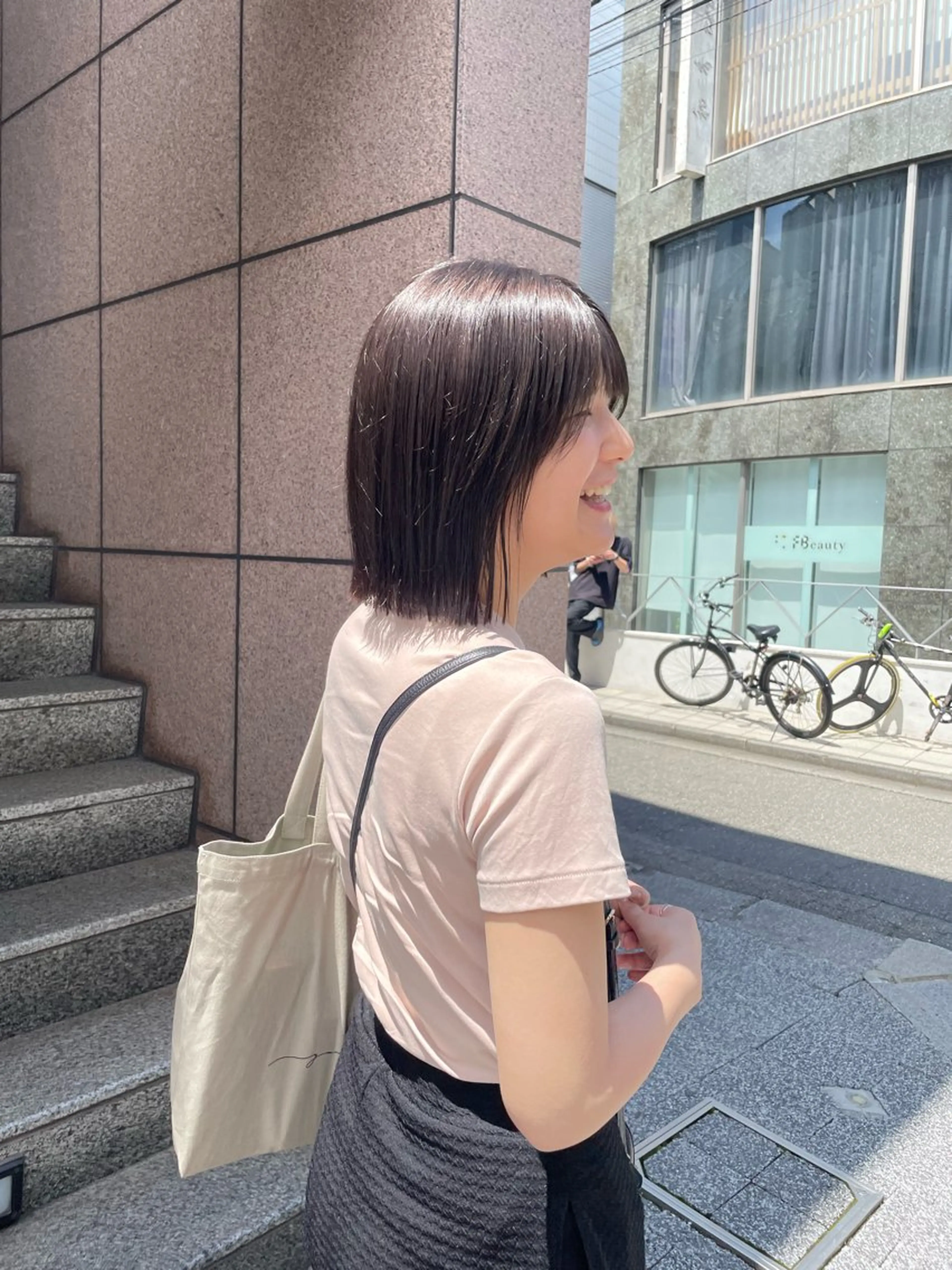 ショート カラー ミルクティー× グレージュMOMOのヘアスタイル