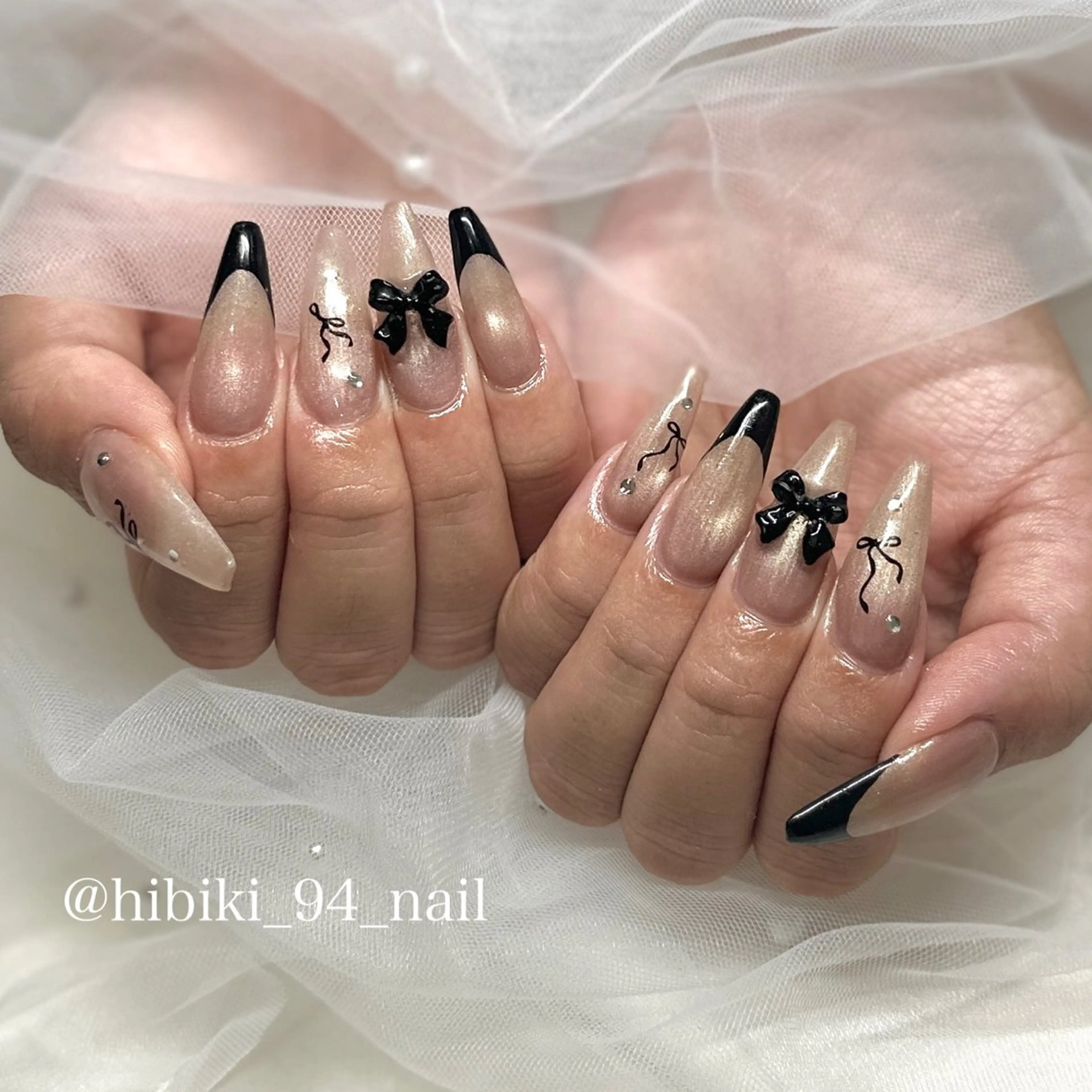 ネイル フレンチネイル ガーリー 韓国ネイル マグネットネイル リボン ハンドネイル L'oeillet所属・L'oeillet HIBIKIのネイルデザイン