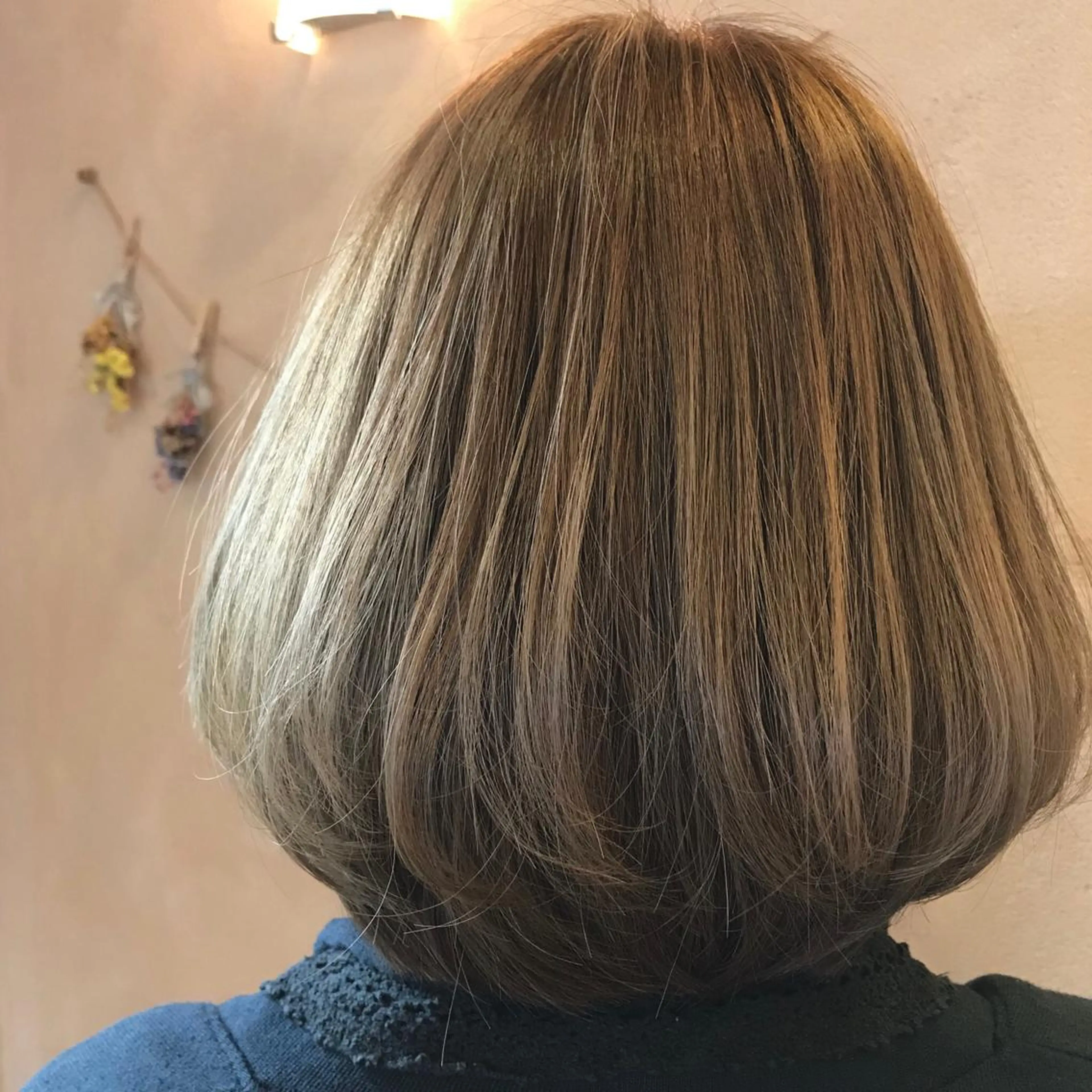 ショート カラー ベージュカラー ハイトーンカラー 透明感カラー/ 寺田千雅子のヘアスタイル