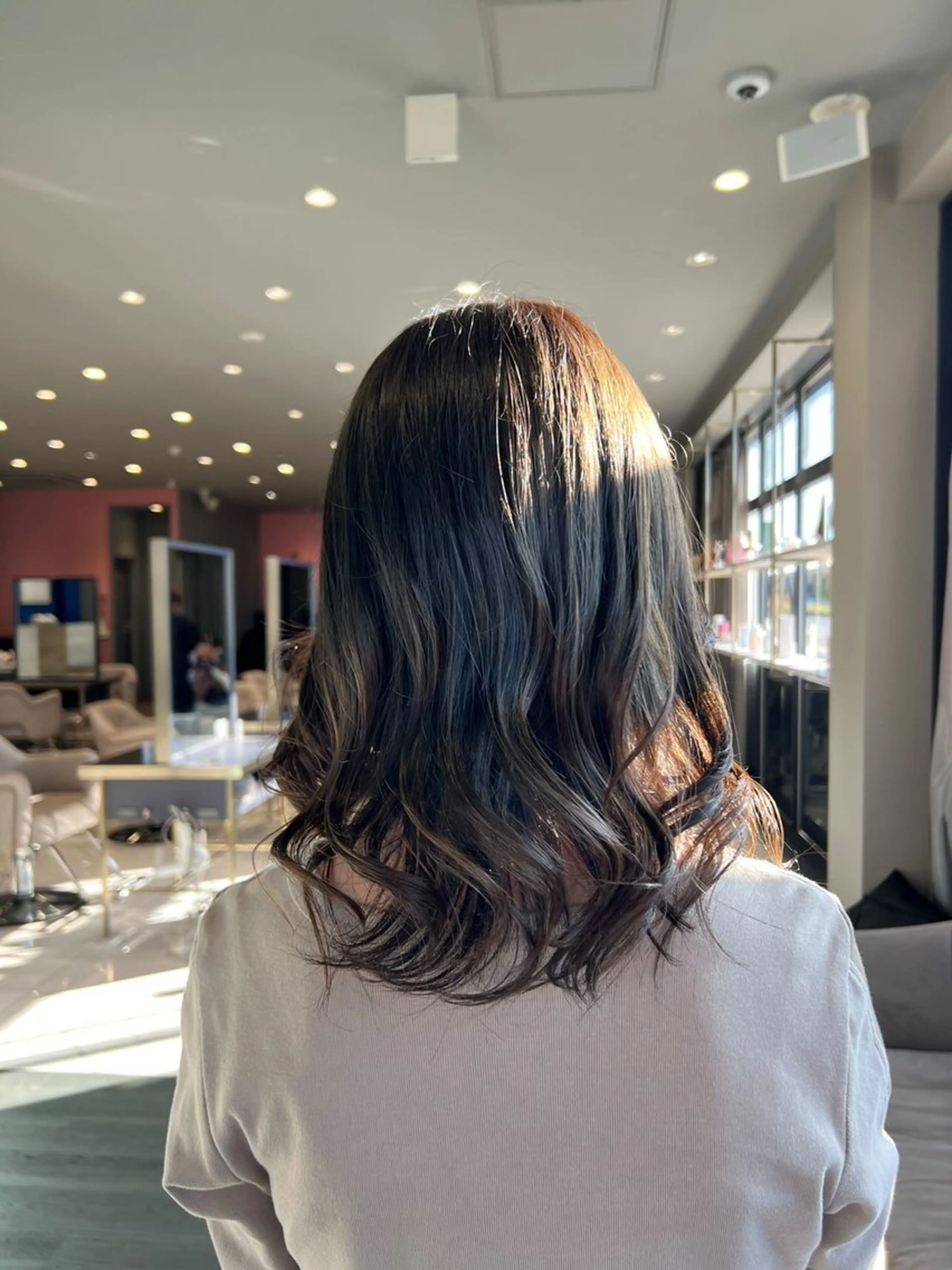 ミディアム カラー 志田 ほん/ インナーカラーのヘアスタイル