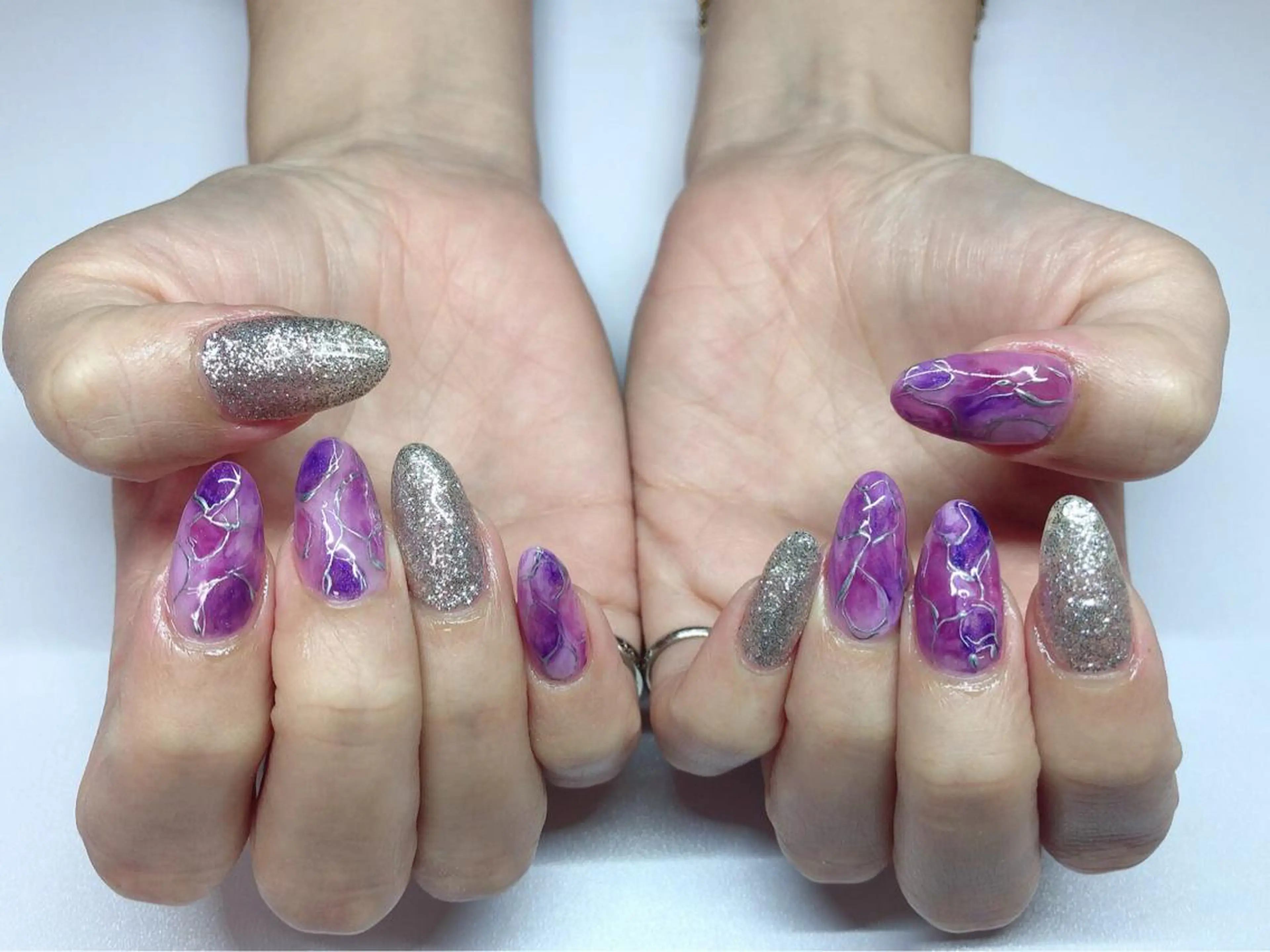 ネイル キラキラネイル ラメ(グリッター) ニュアンスネイル パープル シルバー ハンドネイル フットネイル Nail salon Aby所属・sugo misatoのその他イメージ