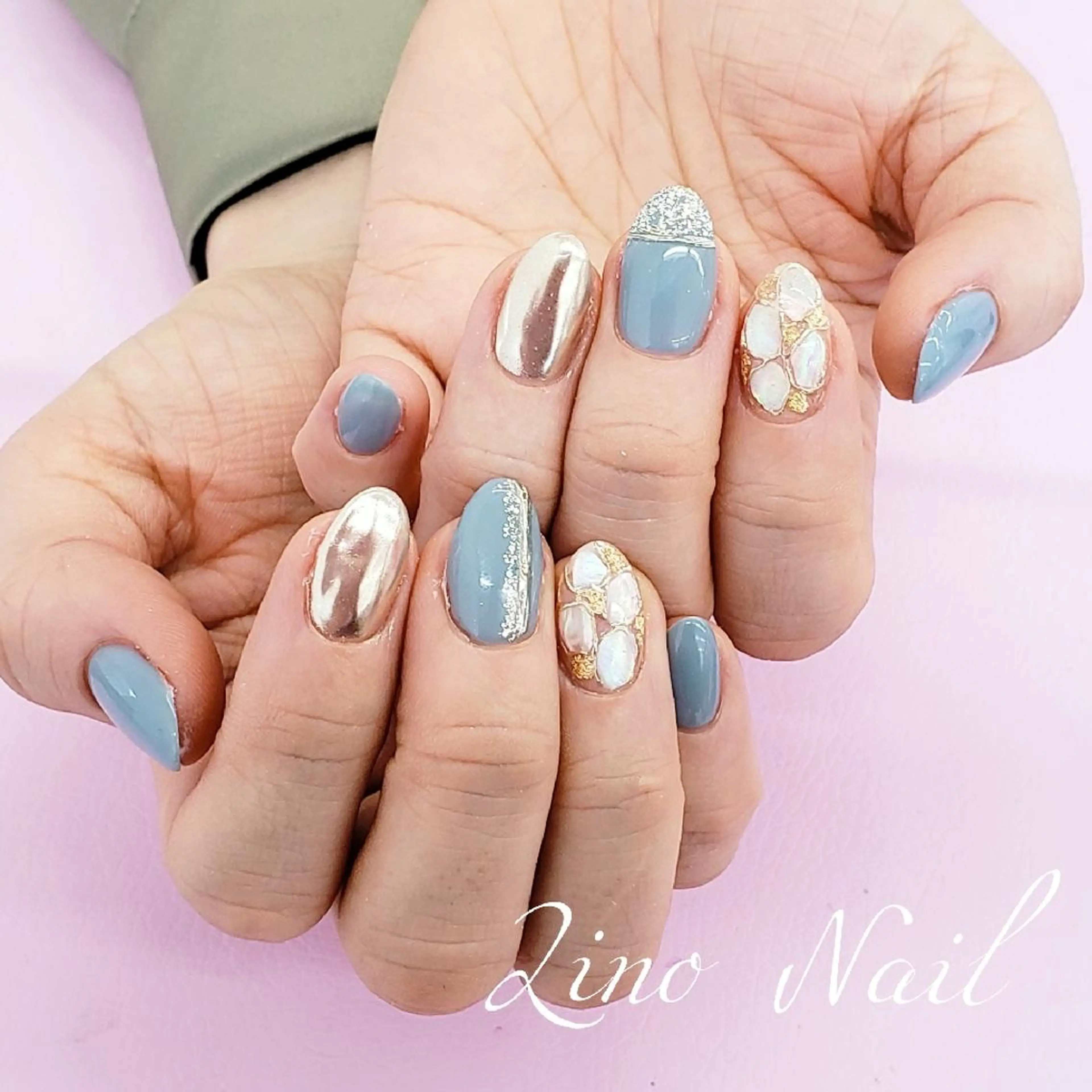 ネイル ブルー カジュアル ジェルネイル ゴールド キラキラネイル Lino Nailのネイルデザイン