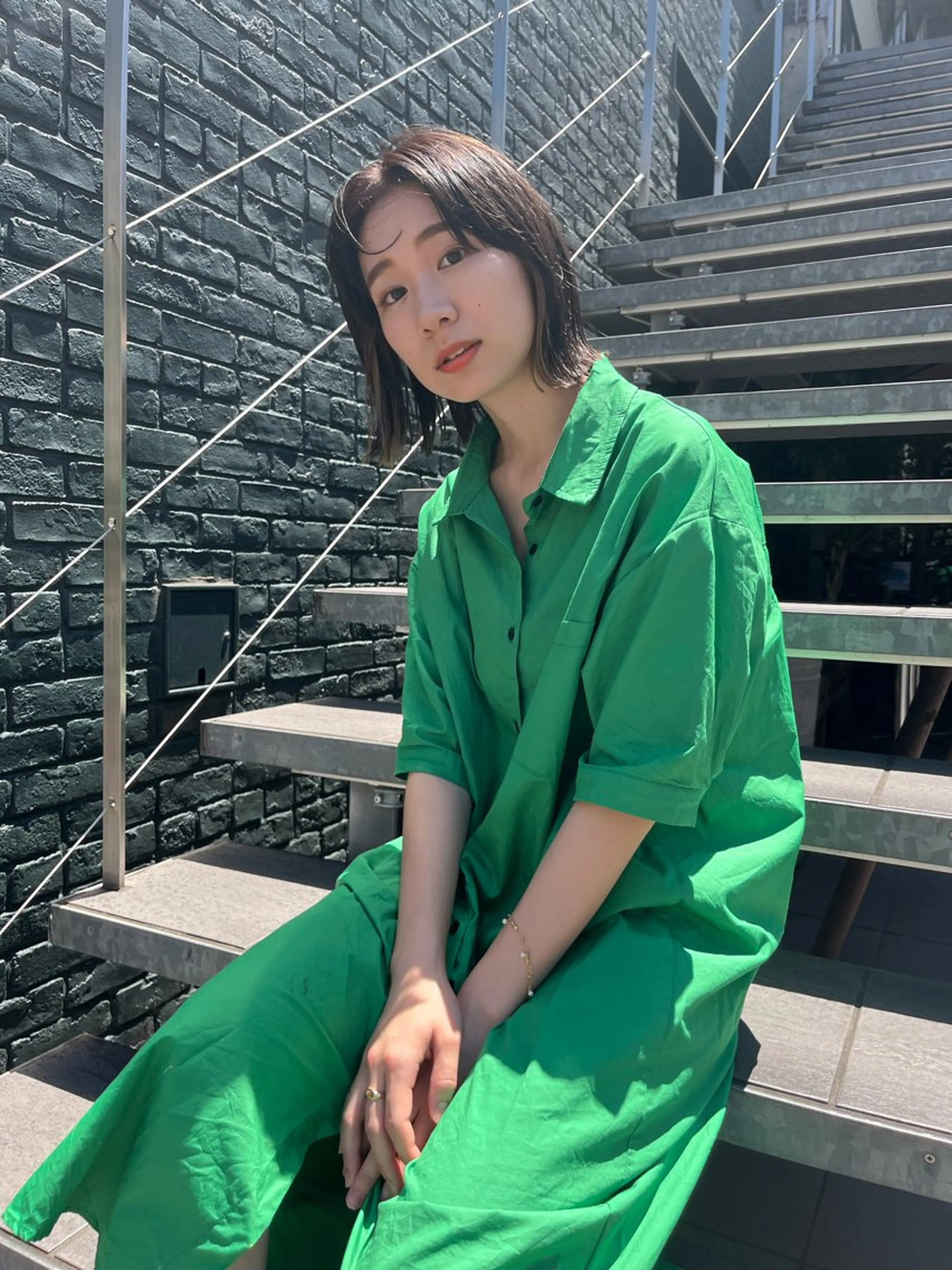 ショート カラー 切りっぱなしボブ イヤリングカラー インナーカラー ボブ ヘアカラー トリートメント ミルクティーベージュ 🌿店長　清水ひとみのヘアスタイル