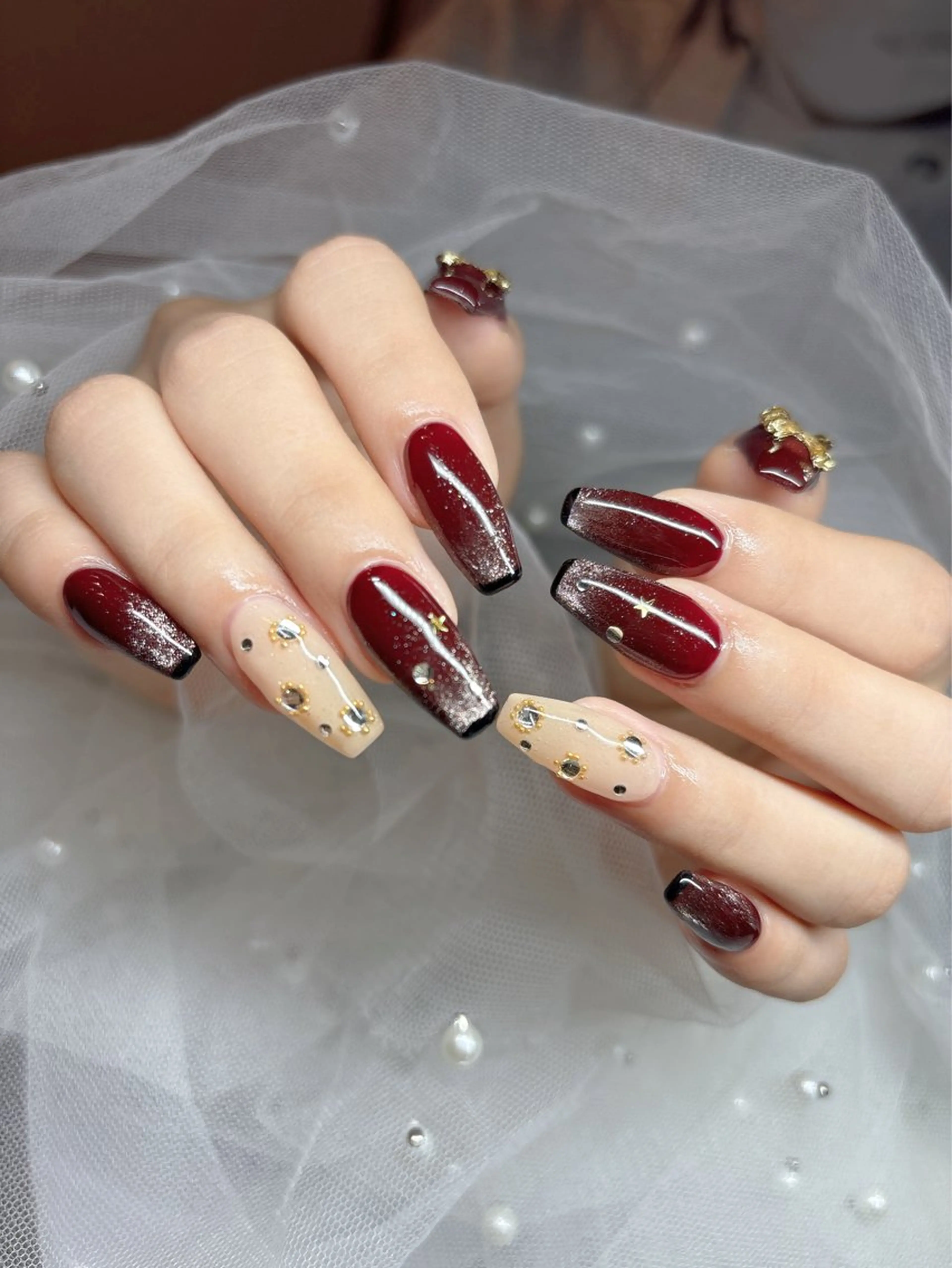 ネイル ボルドー キラキラネイル ピンク ハンドネイル happiness nailのネイルデザイン