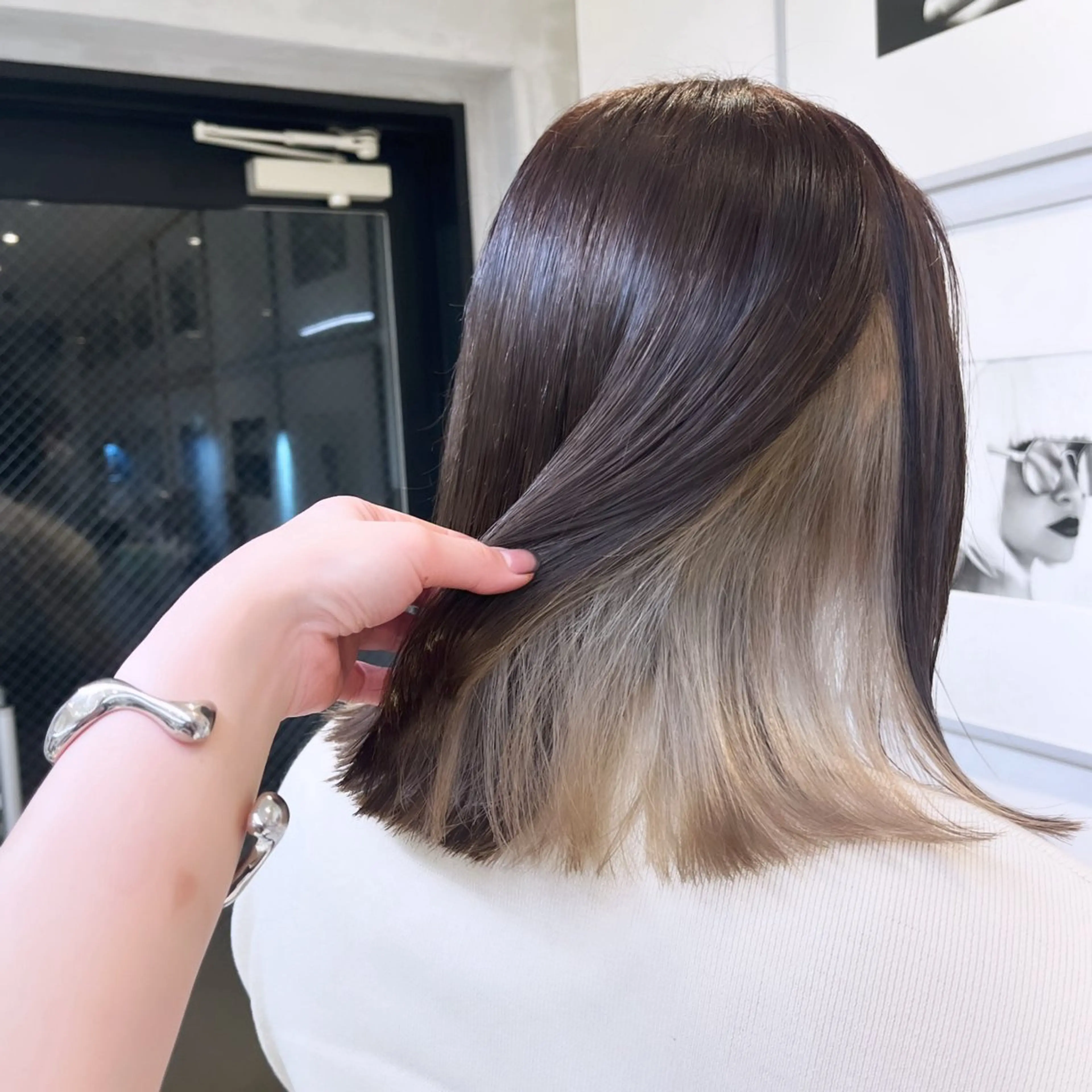 ミディアム カラー ベージュカラー ダブルカラー イヤリングカラー グレージュ ハイトーンカラー ヘアカラー トリートメント ヘッドスパ ヘアセット カジュアルを女っぽく 𝗮𝘆𝗮𝗰𝗼のヘアスタイル