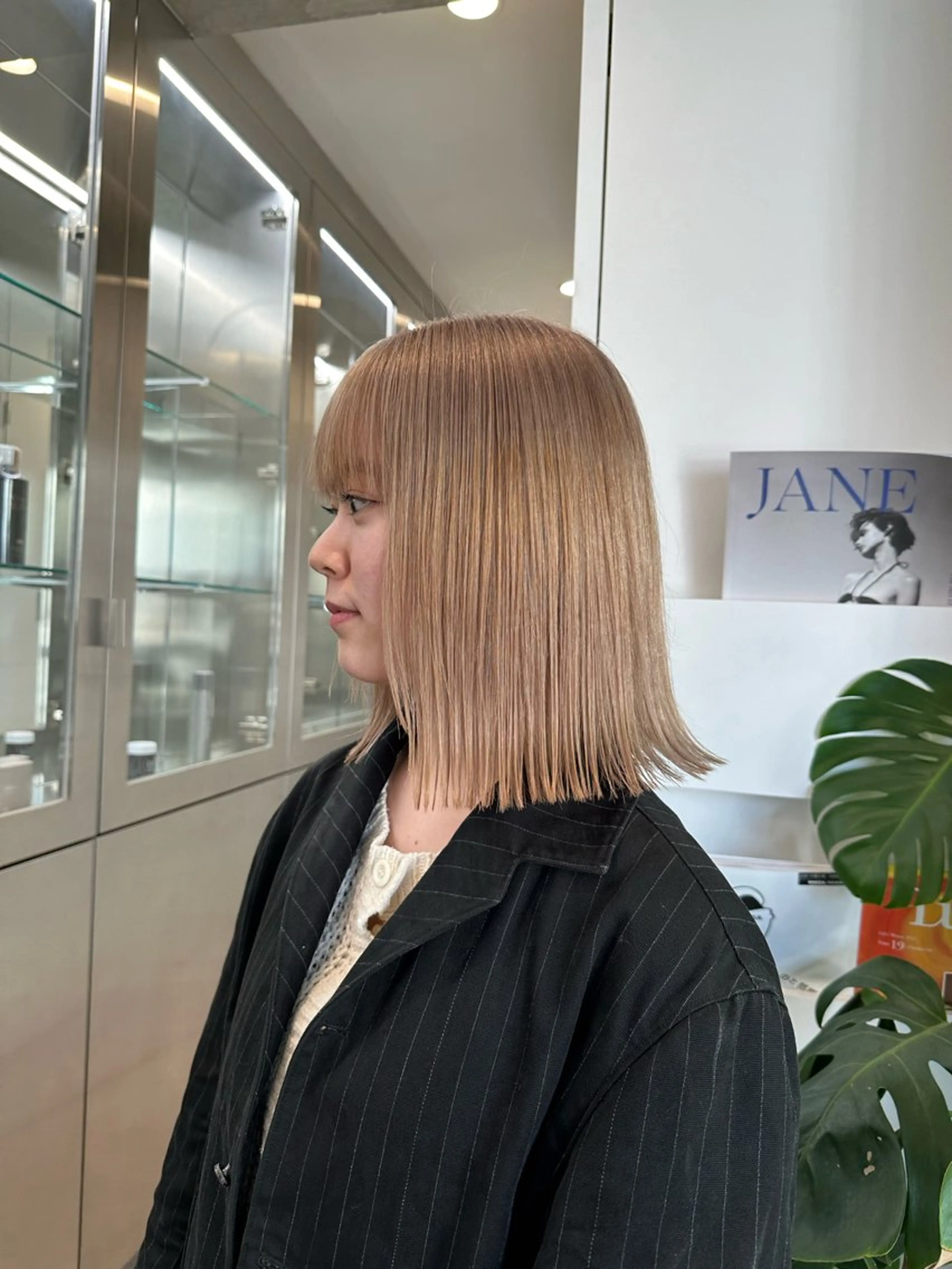 ミディアム カラー ベージュカラー ブリーチ ダブルカラー ハイトーンカラー ミルクティーベージュ ヘアカラー トリートメント ❣️本日ショート カット大募集❣️のヘアスタイル