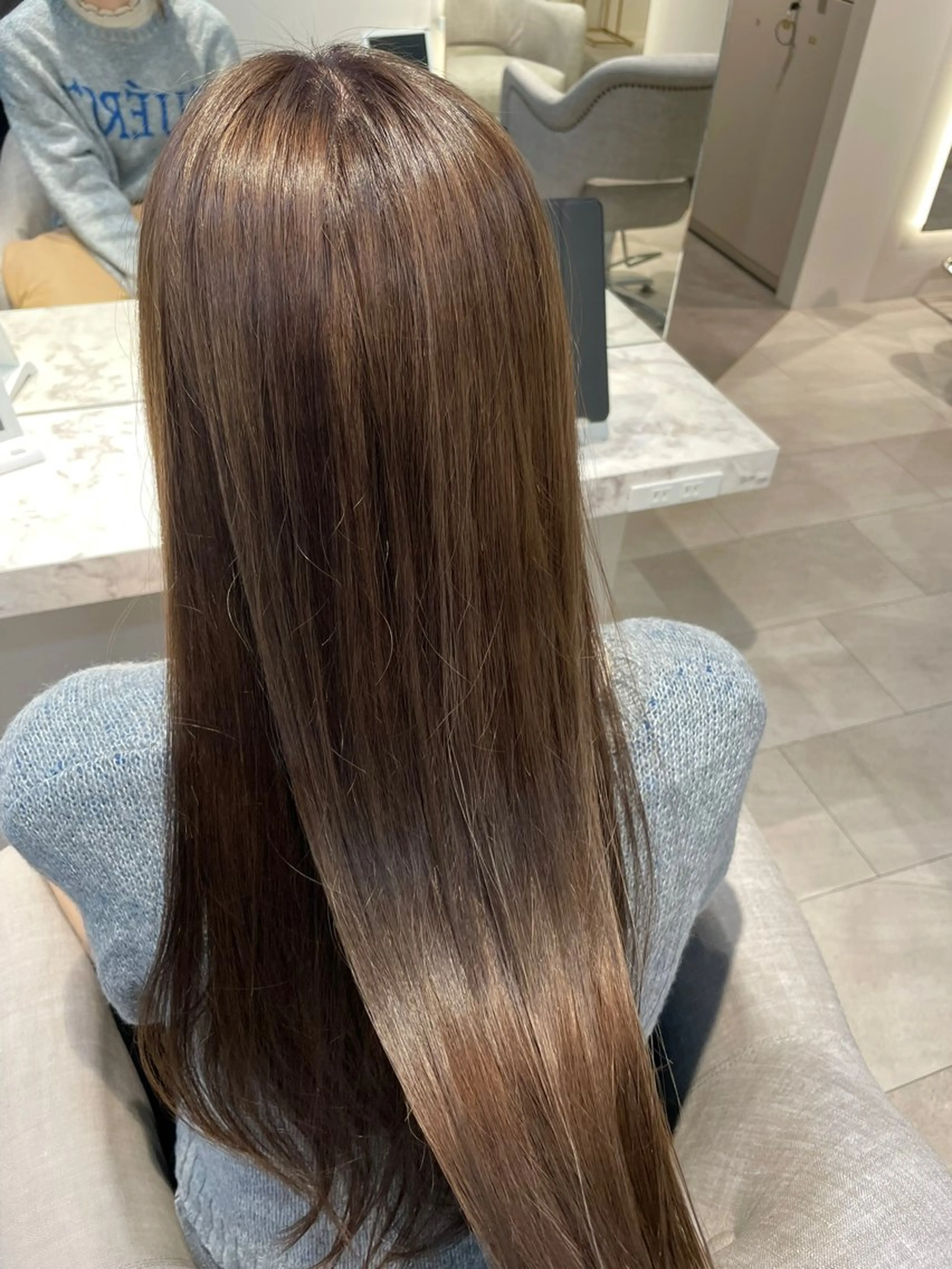 ロング カラー ブリーチ ブラウンカラー トリートメント 根本 彩永のヘアスタイル