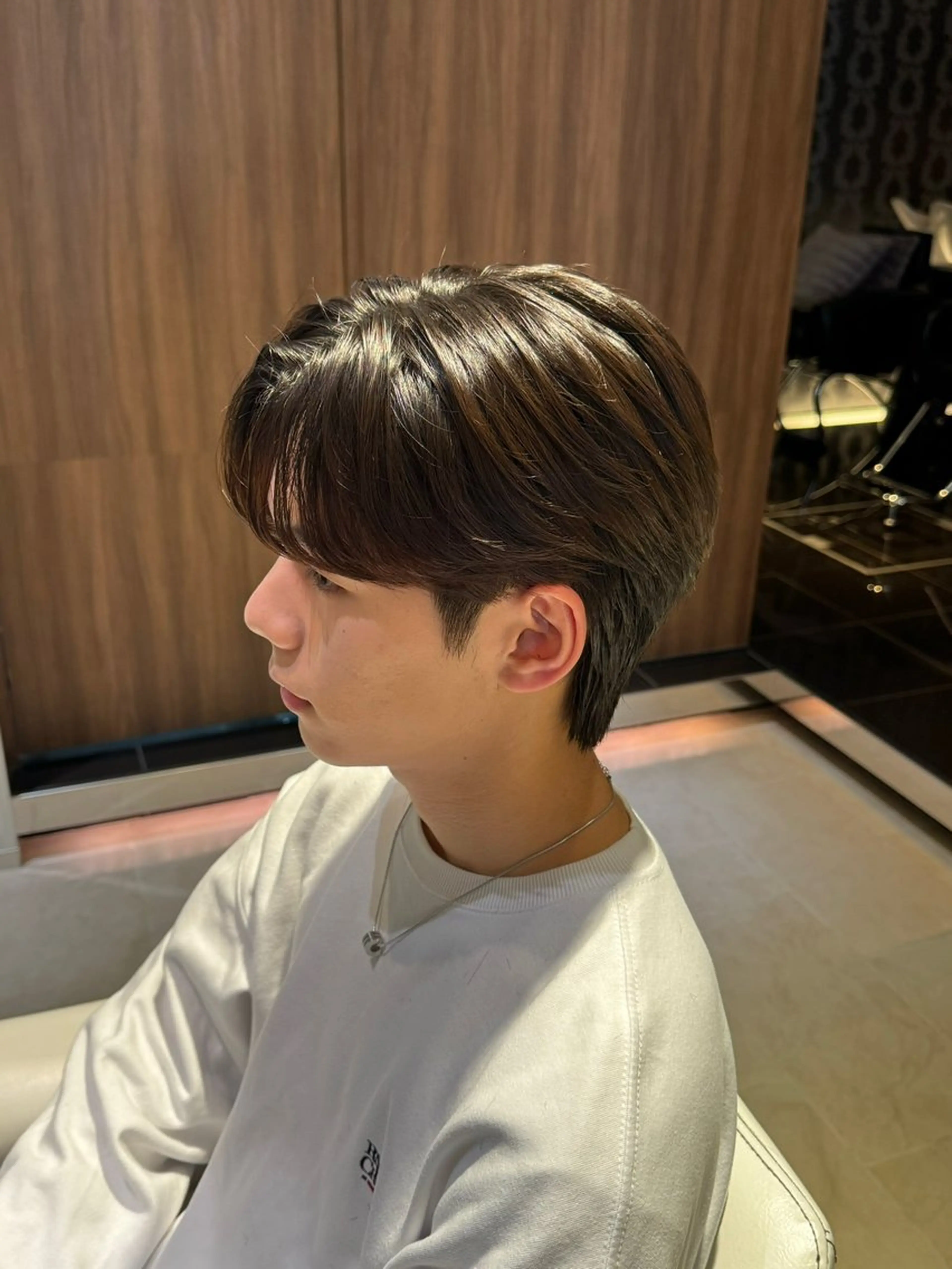 ショート パーマ メンズ センターパート コンマヘア ダウンパーマ カルマパーマ メンズ韓国風 YUKI🇰🇷 カルマ／ダウンパーマのヘアスタイル