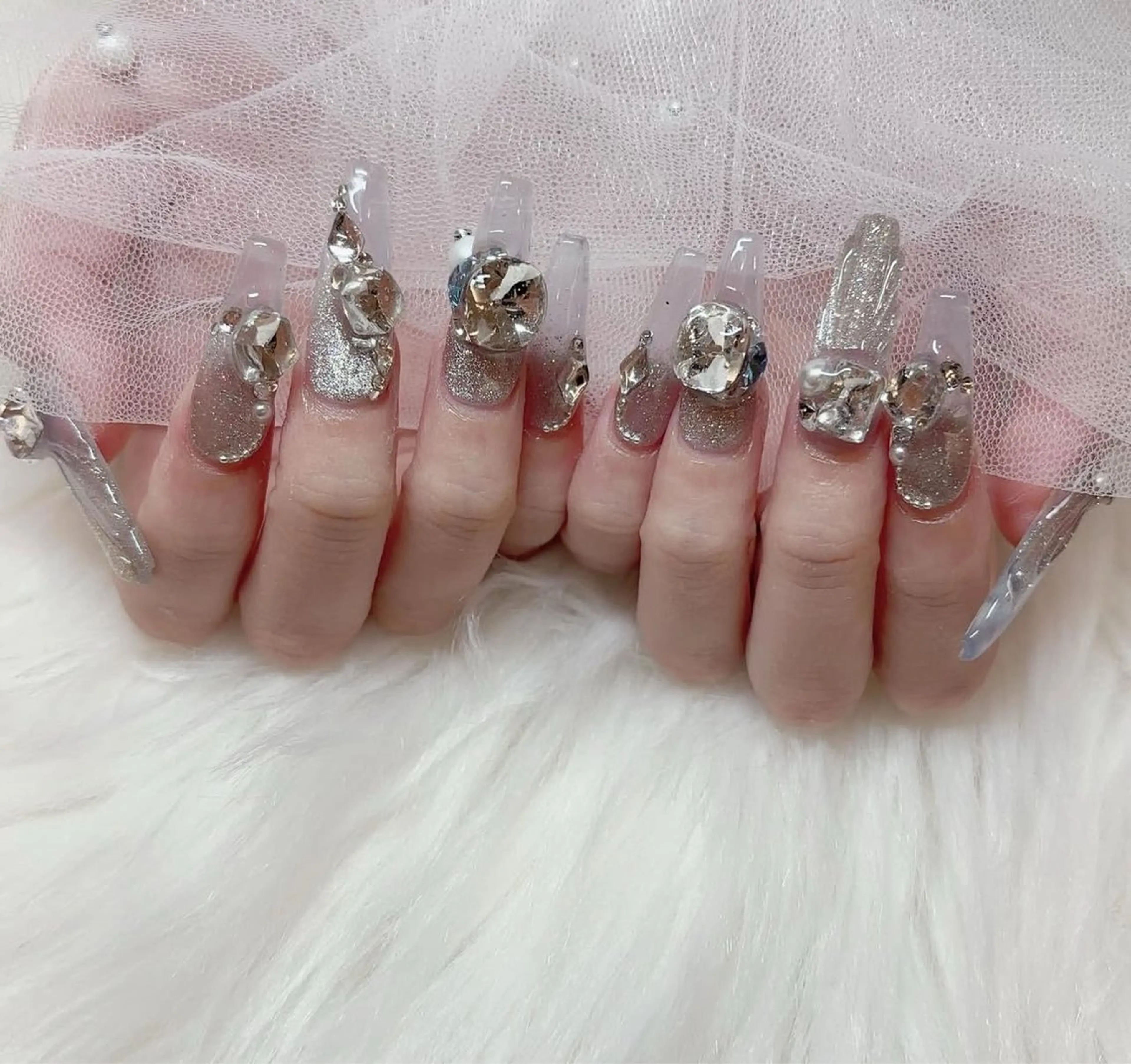 ネイル オーロラネイル クリアネイル フラッシュネイル ジェルネイル グラデーション ハンドネイル Amee Nailsalonのネイルデザイン