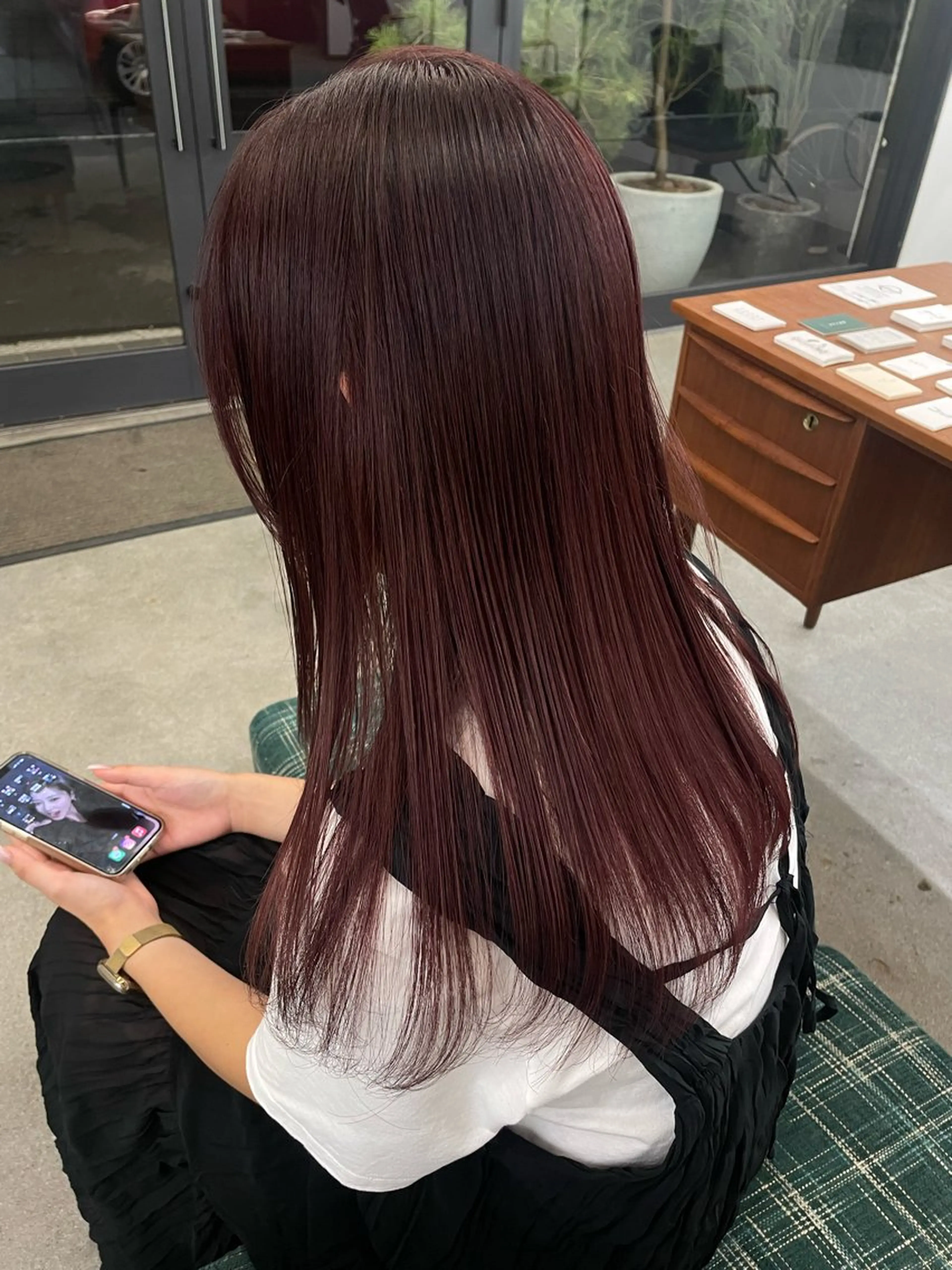 ロング カラー ボルドーカラー レイヤーパーマ、ボブ 小須田ゆあのヘアスタイル