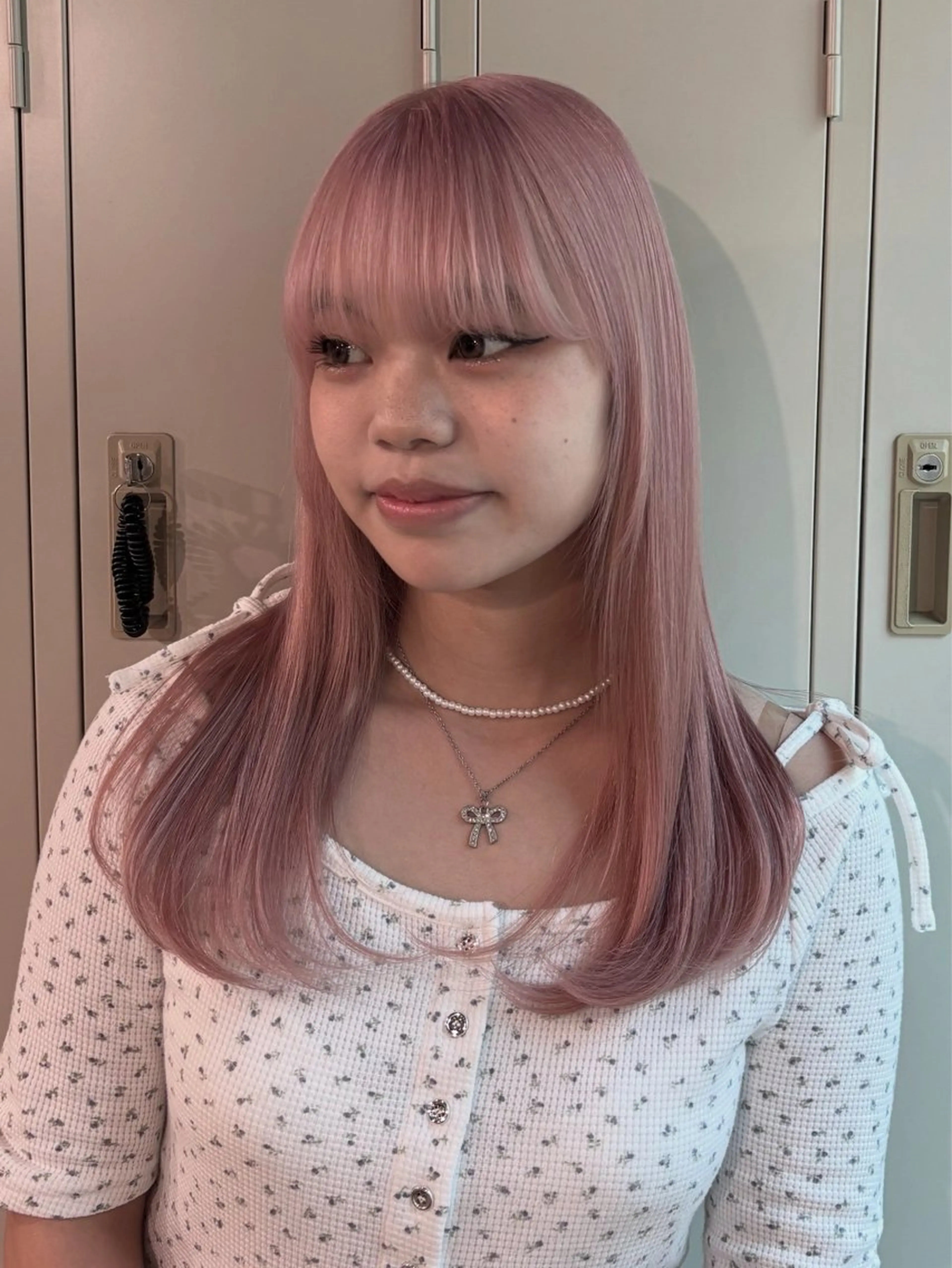 セミロング カラー ヘアカラー ハイトーンブロンド 横浜💞ミオのヘアスタイル