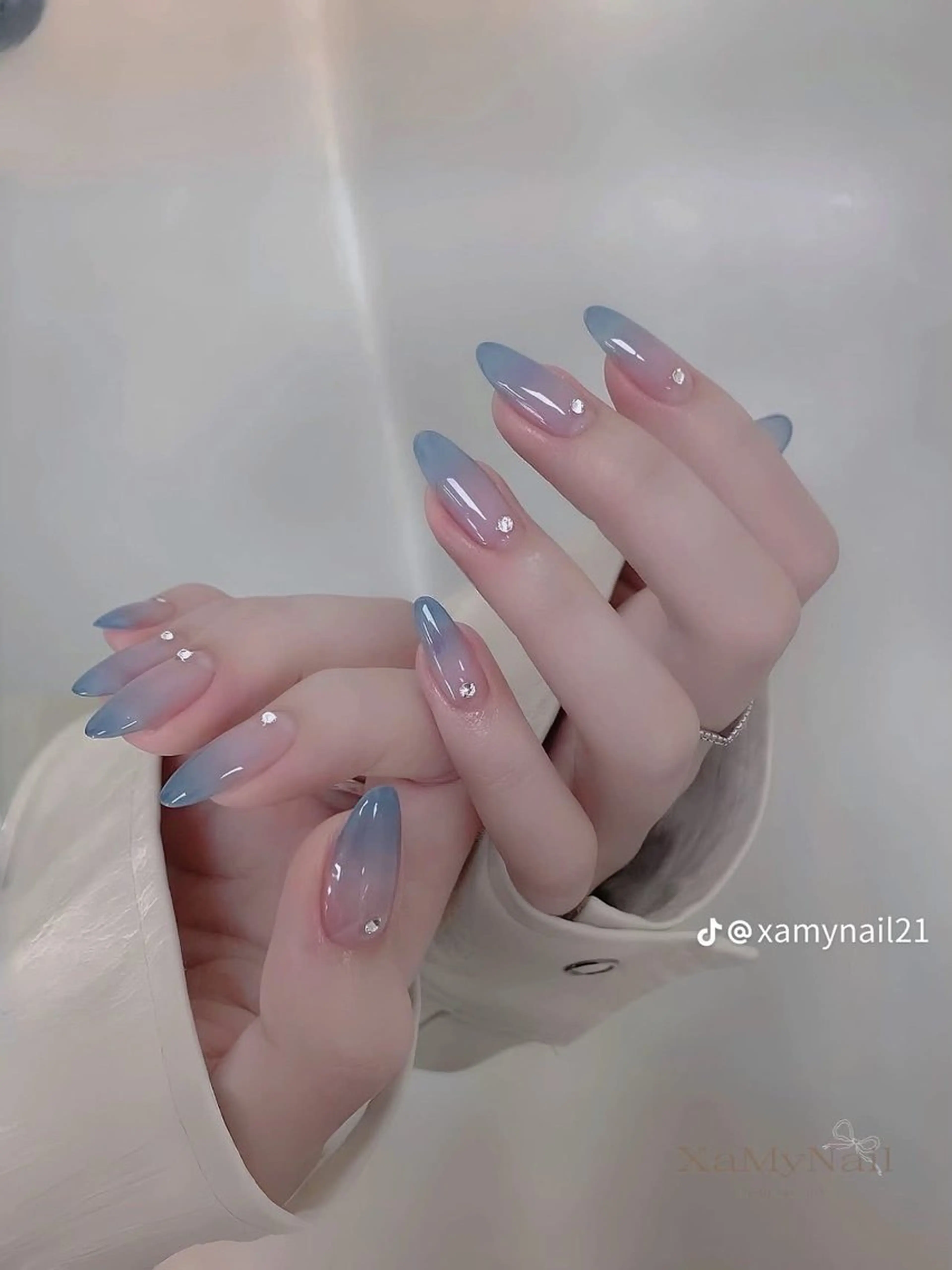 ネイル ストーンネイル Rose Ana.Chuoのネイルデザイン