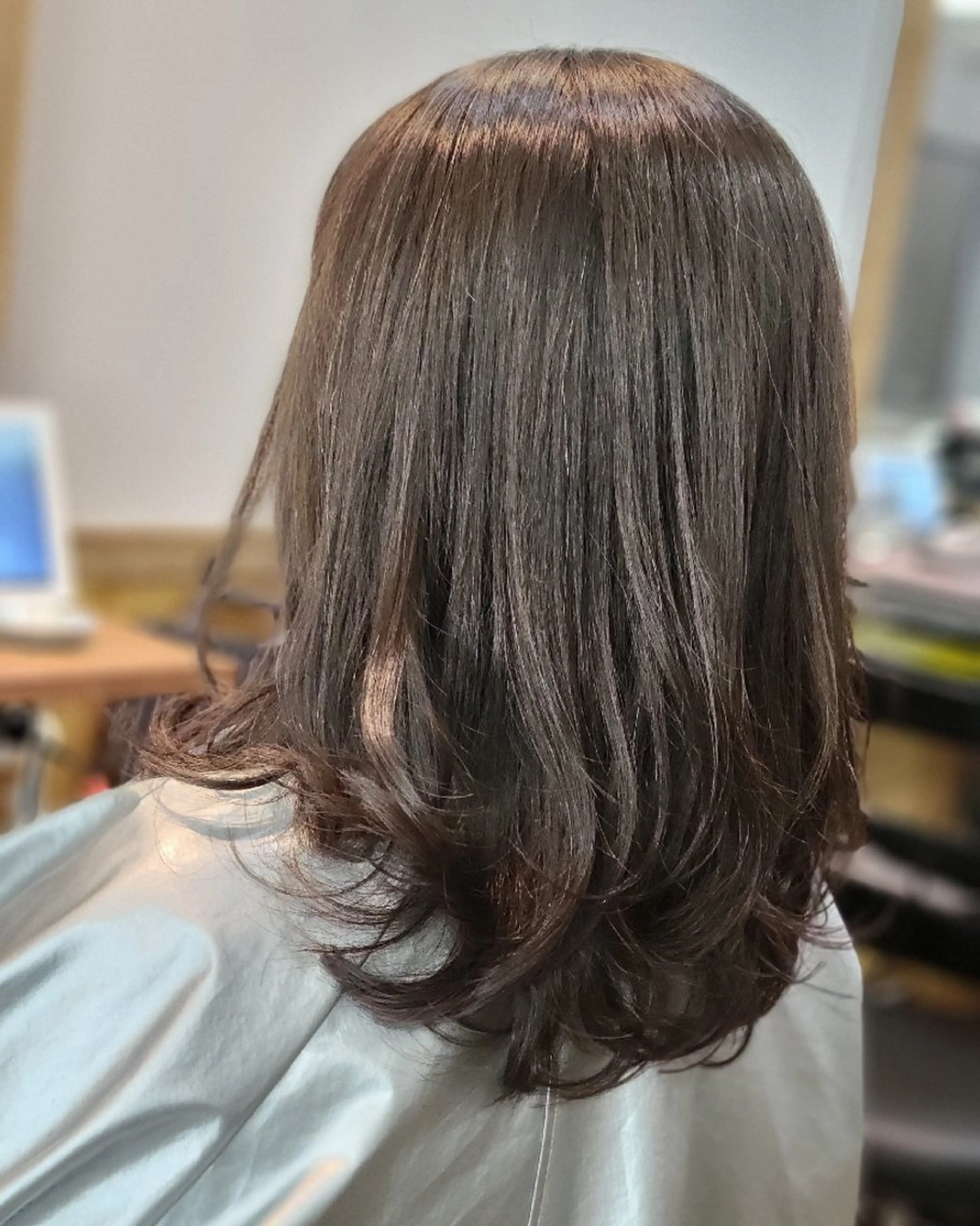 セミロング レイヤーカット Agu hair flower所属・E RIのヘアスタイル