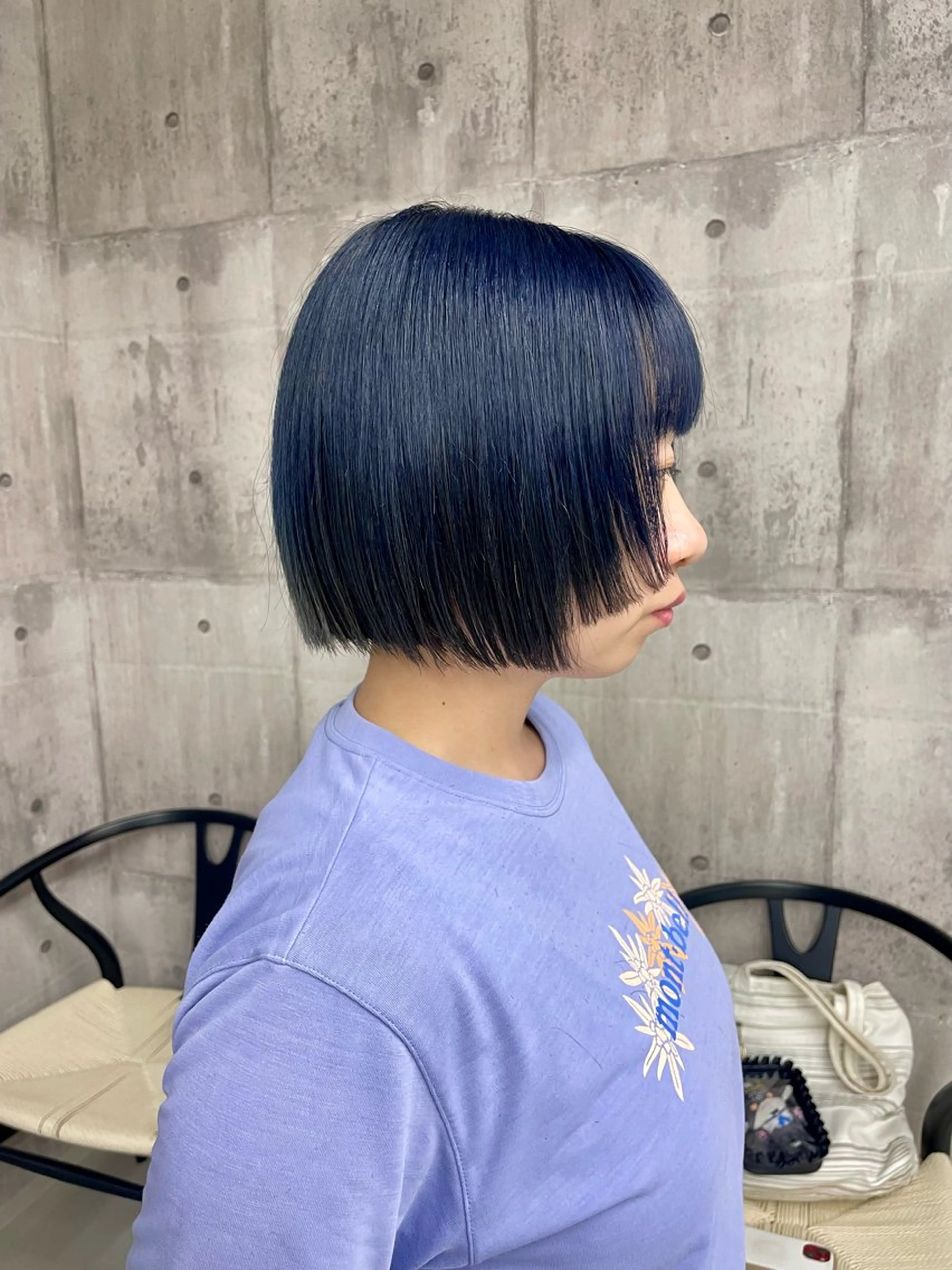 ショート カラー ブリーチ ブルーカラー ボブ 錦 茉李のヘアスタイル
