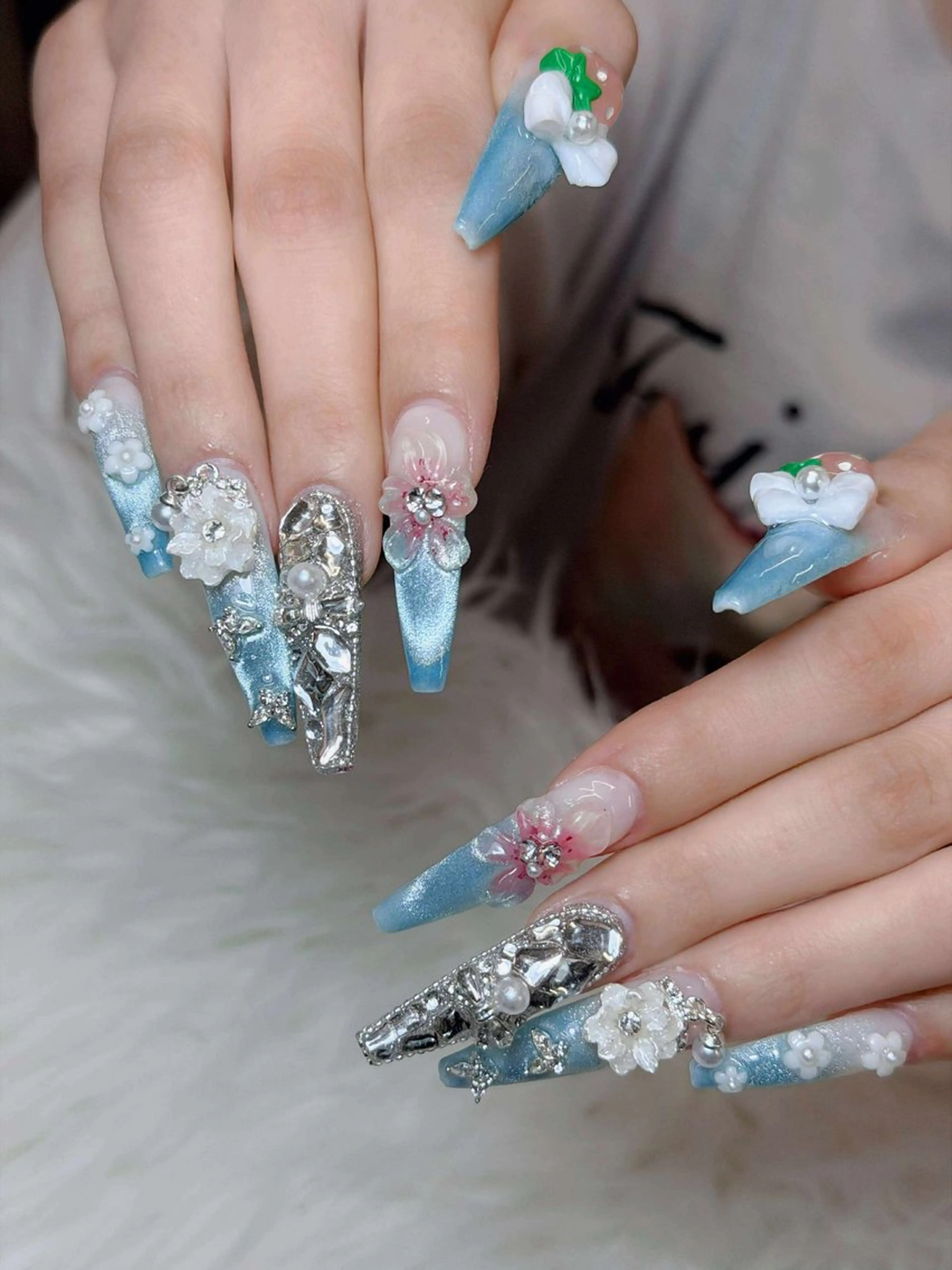 ネイル オーロラネイル チークネイル フットネイル フレンチネイル 韓国ネイル ハンドネイル Lumi Nailのネイルデザイン