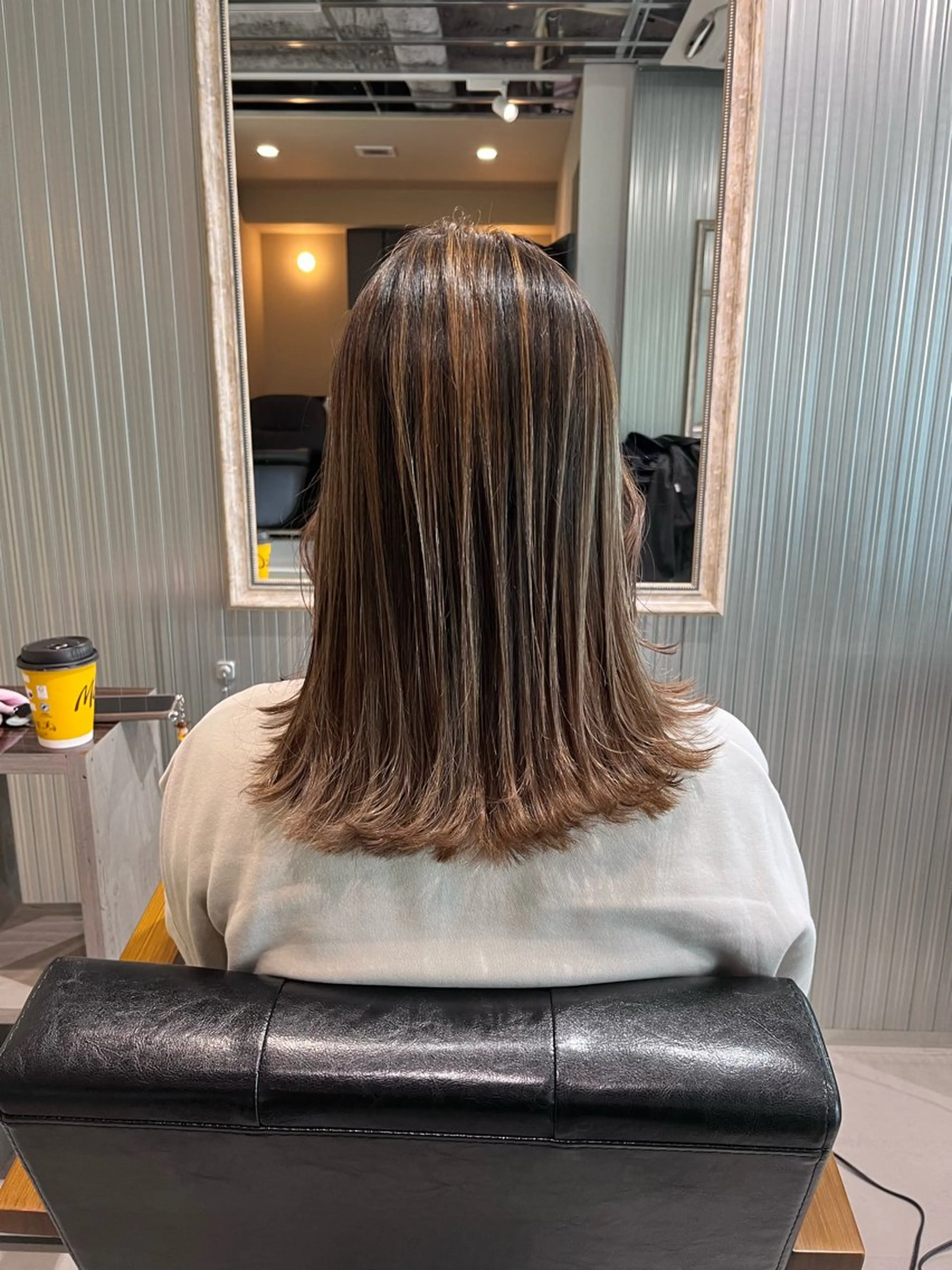 ミディアム カラー バレイヤージュ ベージュカラー ブリーチ レイヤーカット ヘアカラー KIZU 髪質改善 オカルト怪談のヘアスタイル
