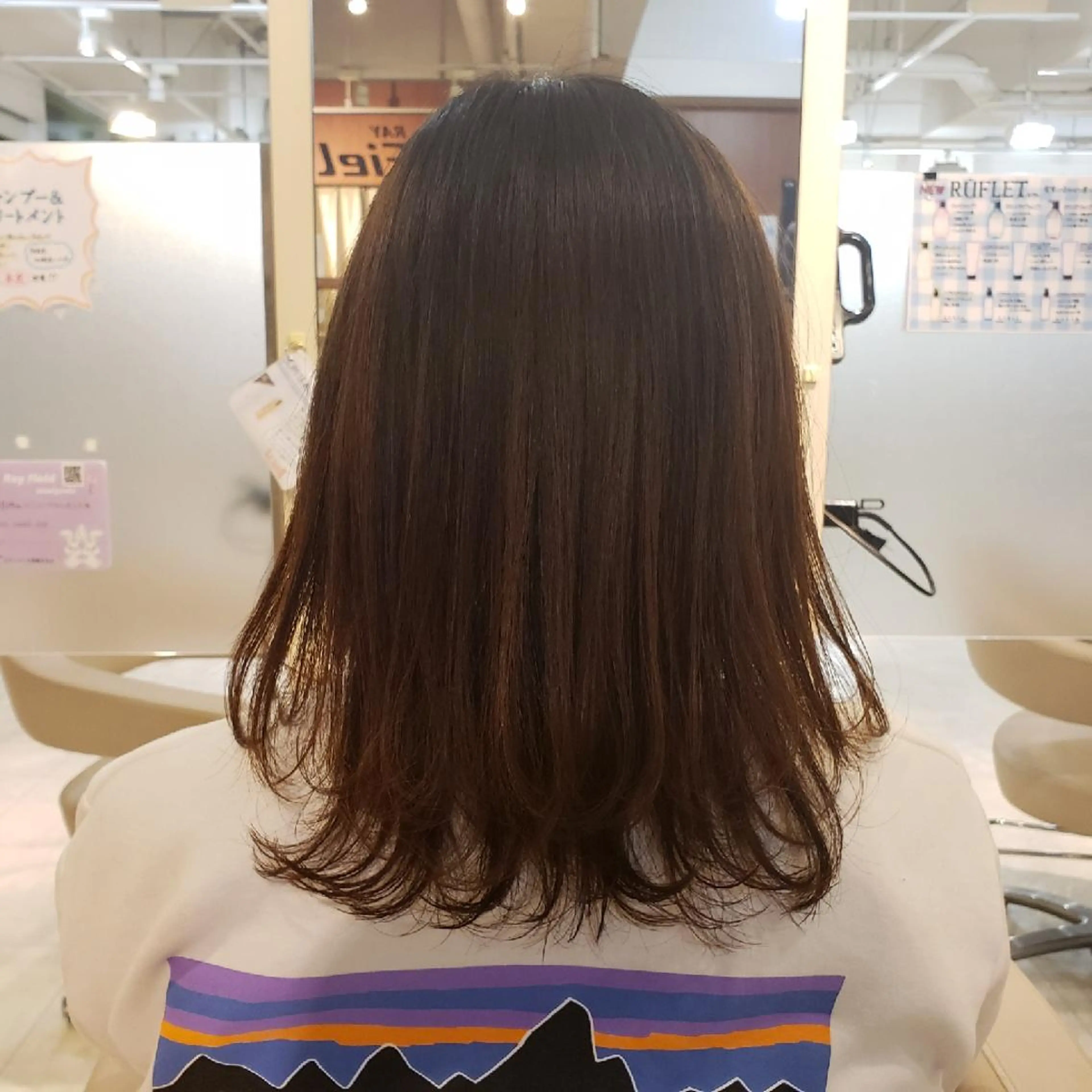 ミディアム レイヤーカット カット 岡田 奈々のヘアスタイル