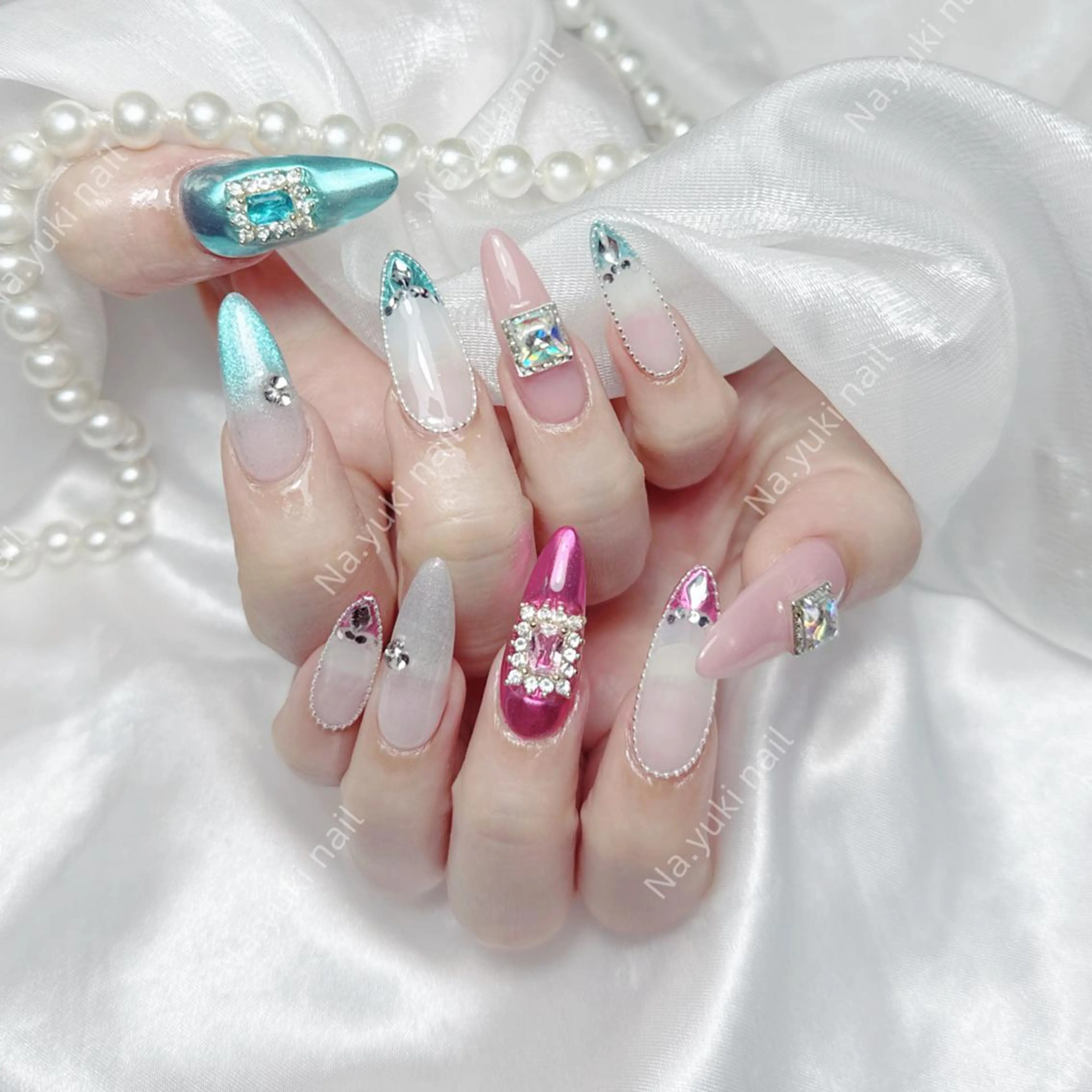 ネイル Queenie 🦋のネイルデザイン