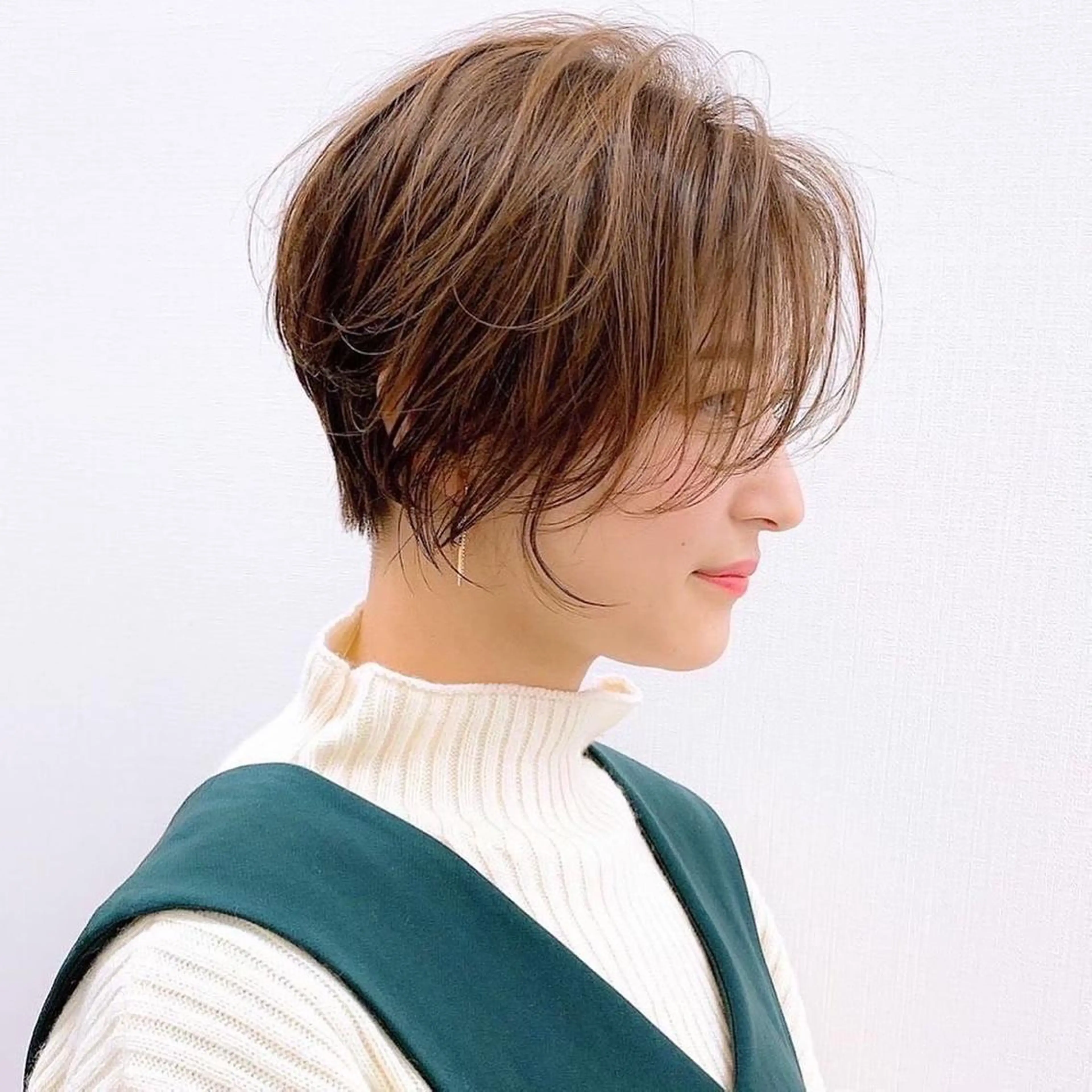 ショート カラー HACCH （ハッチ）所属・丁寧なブリーチ& ・レイヤーショートのヘアスタイル