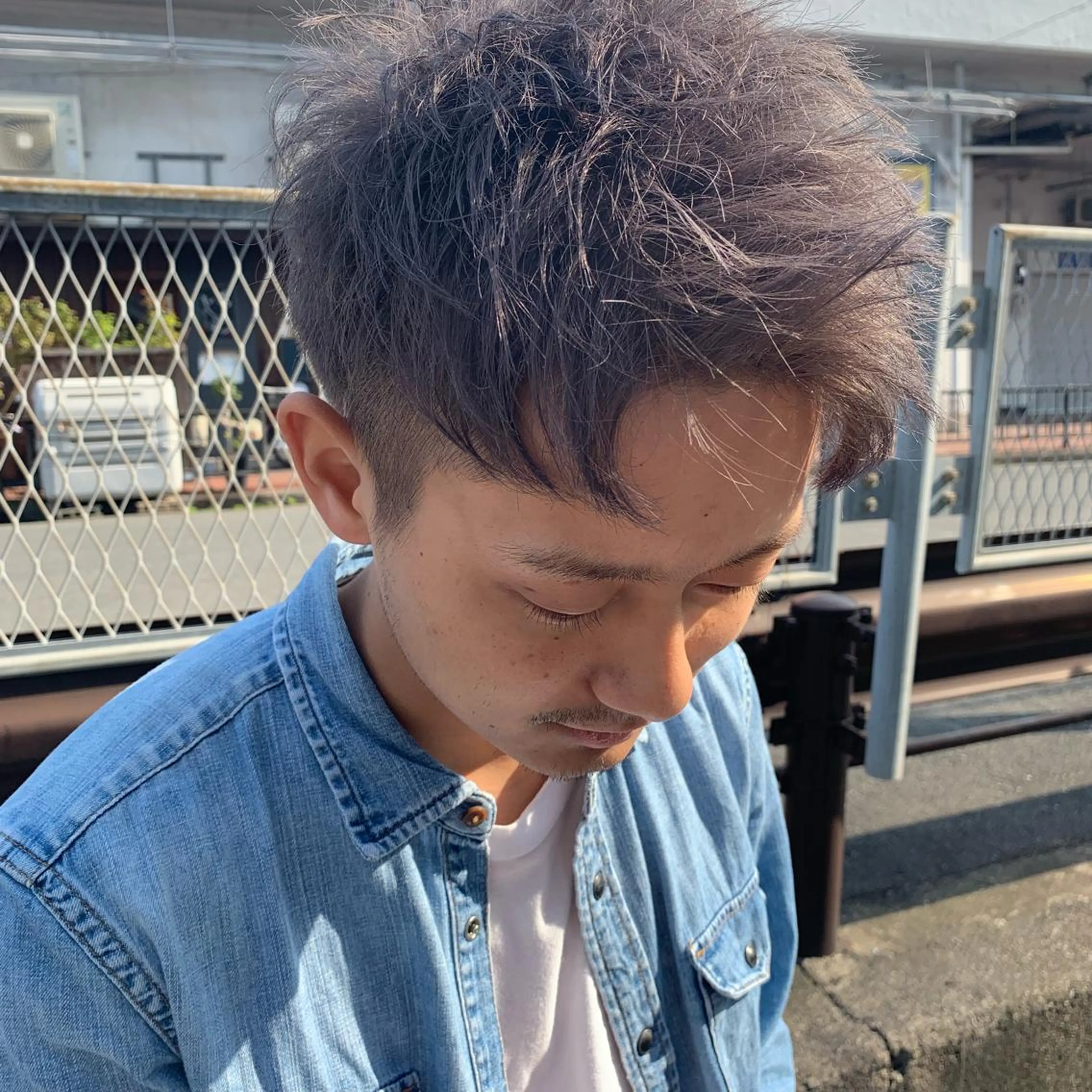 カラー メンズ アッシュ ミルクティーベージュ の魔術師　manaeのヘアスタイル