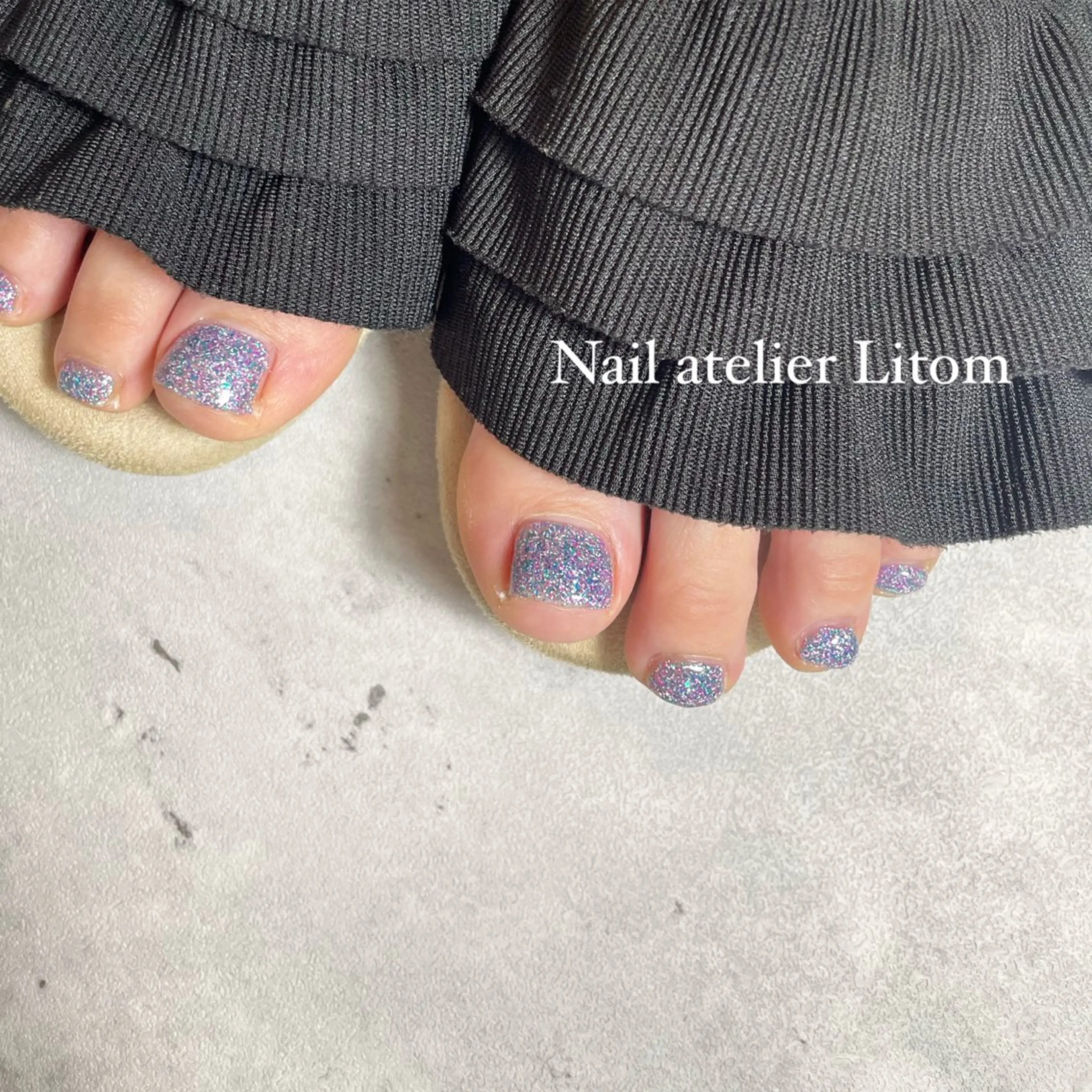 ネイル フットネイル ラメ(グリッター) ワンカラーネイル Nail atelier Litom【ネイルアトリエリトム】所属・相模原駅前ネイル リトム【Tomo】のネイルデザイン