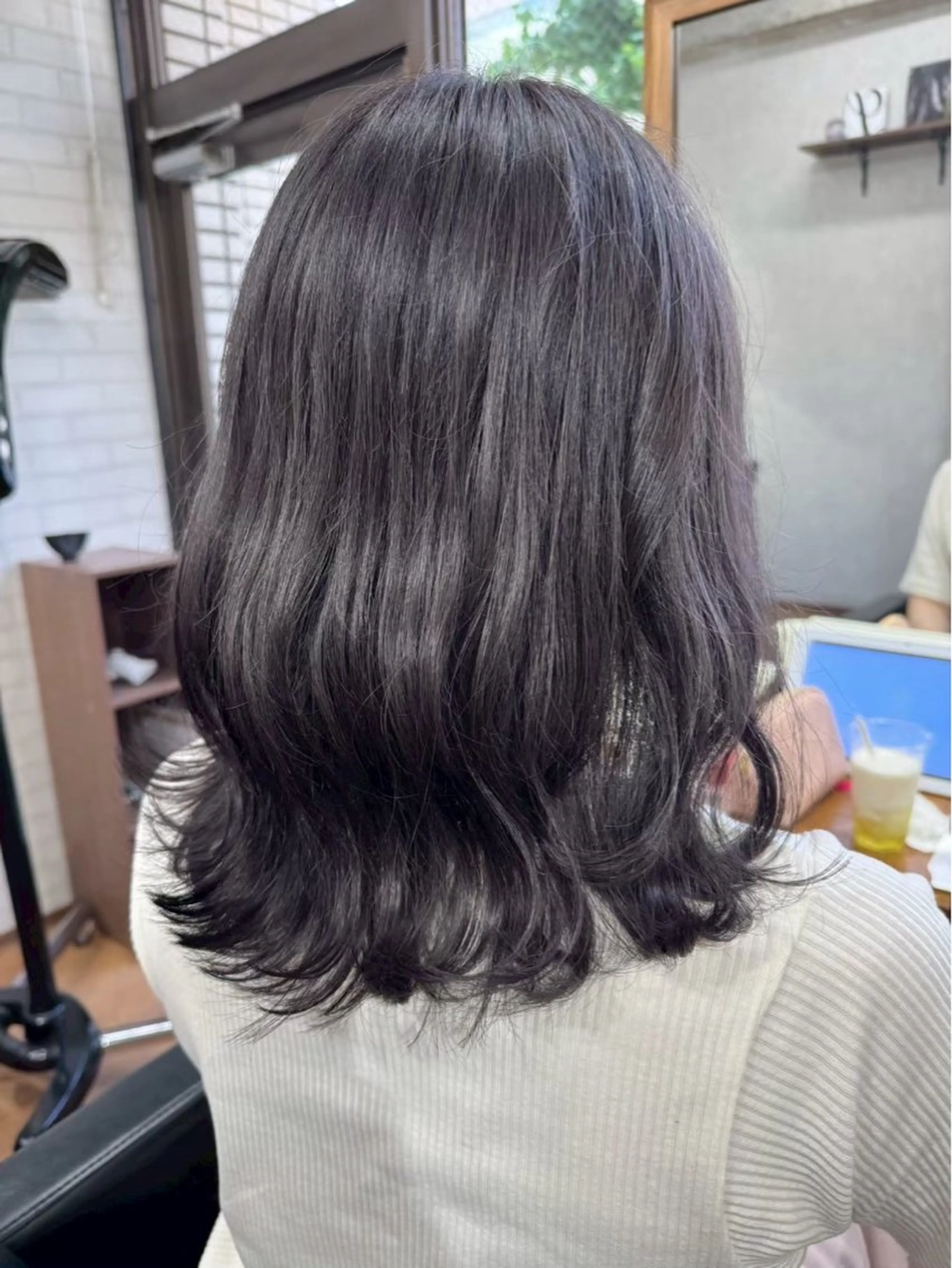 ミディアム カラー 土屋 咲希のヘアスタイル