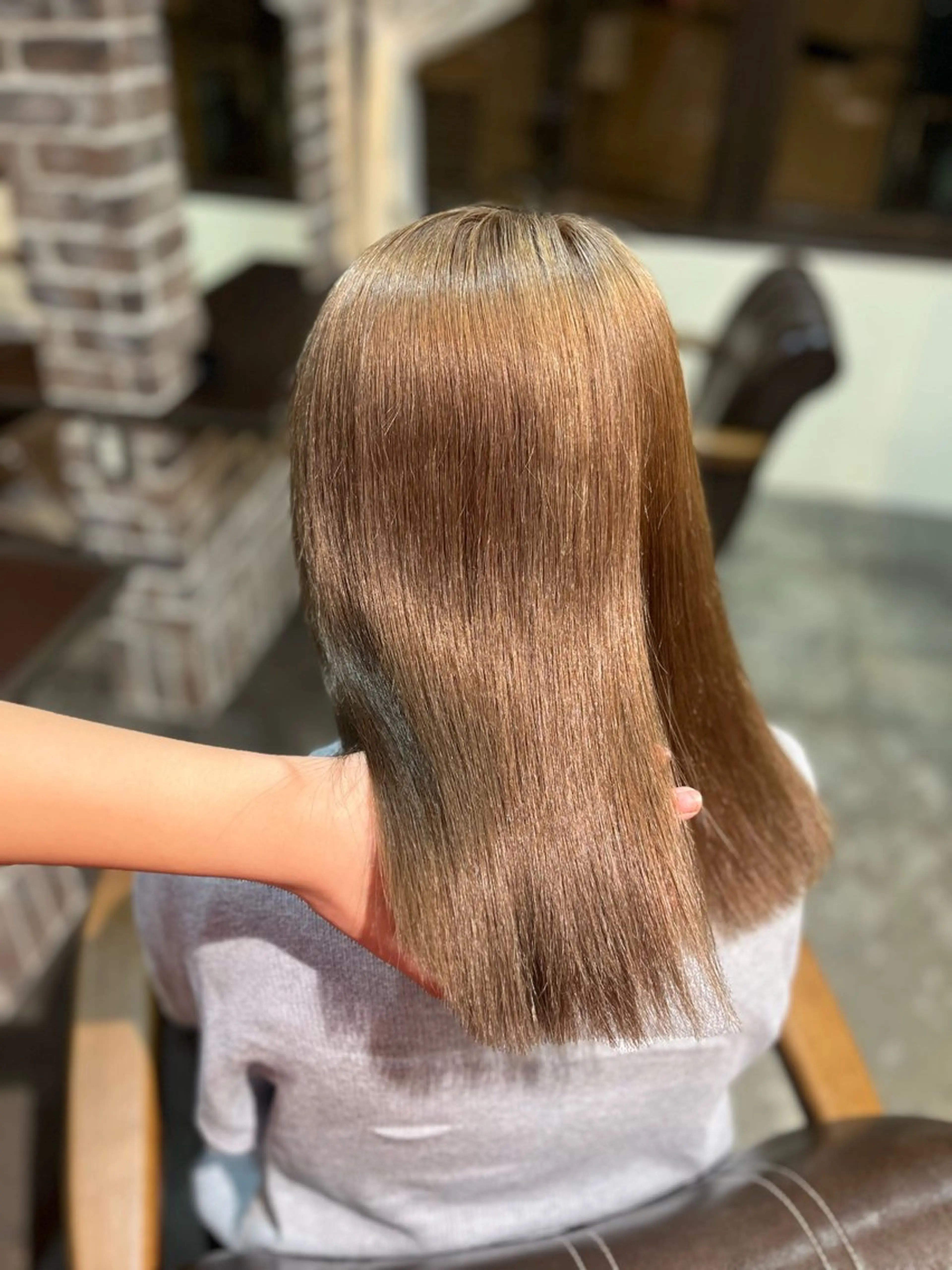 ミディアム カット ヘアカラー トリートメント レイヤー/透明感 カラー/徳田真緒のヘアスタイル