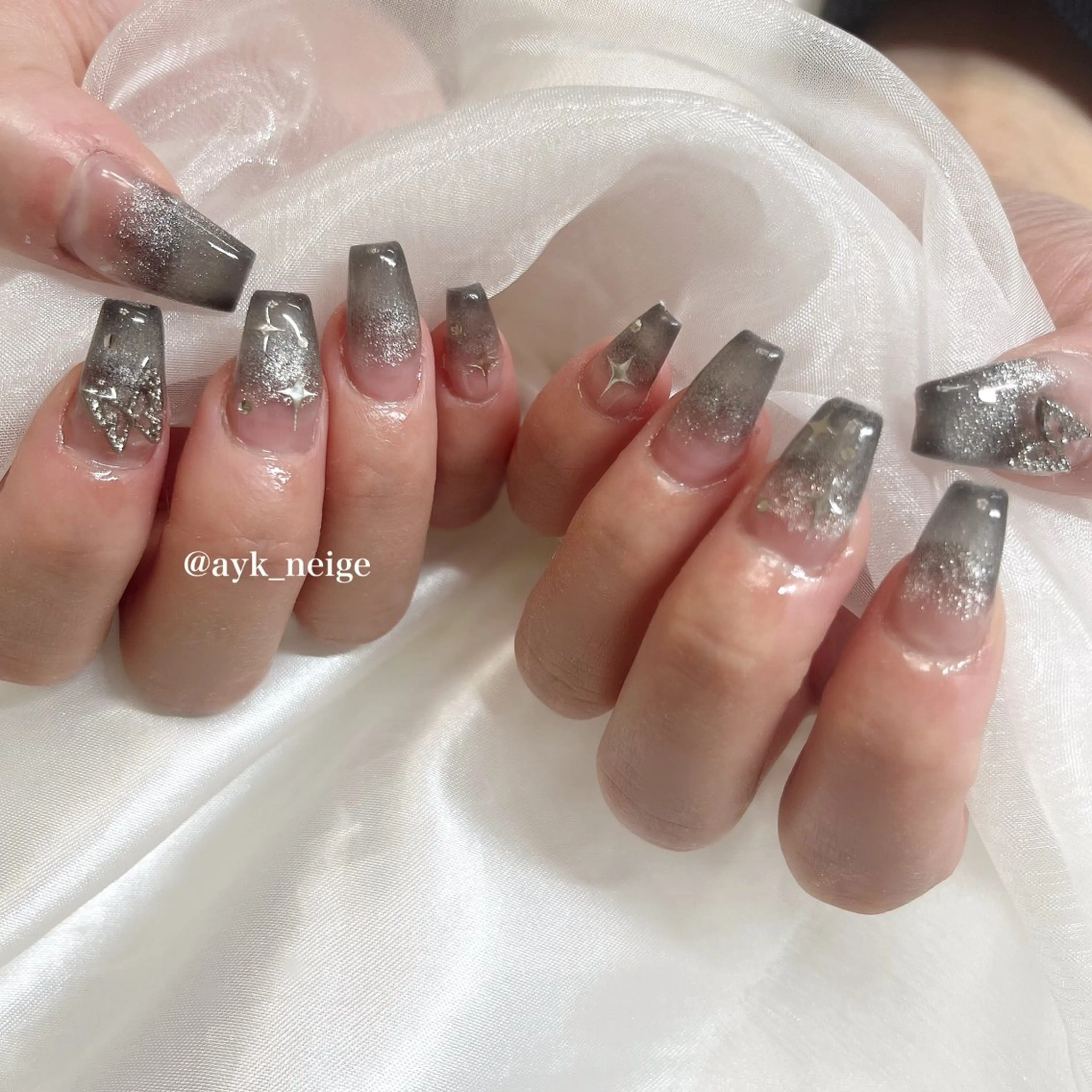 ネイル フットネイル キラキラネイル 韓国ネイル リボン シンプルネイル n'eige nail所属・大谷 綾香のネイルデザイン