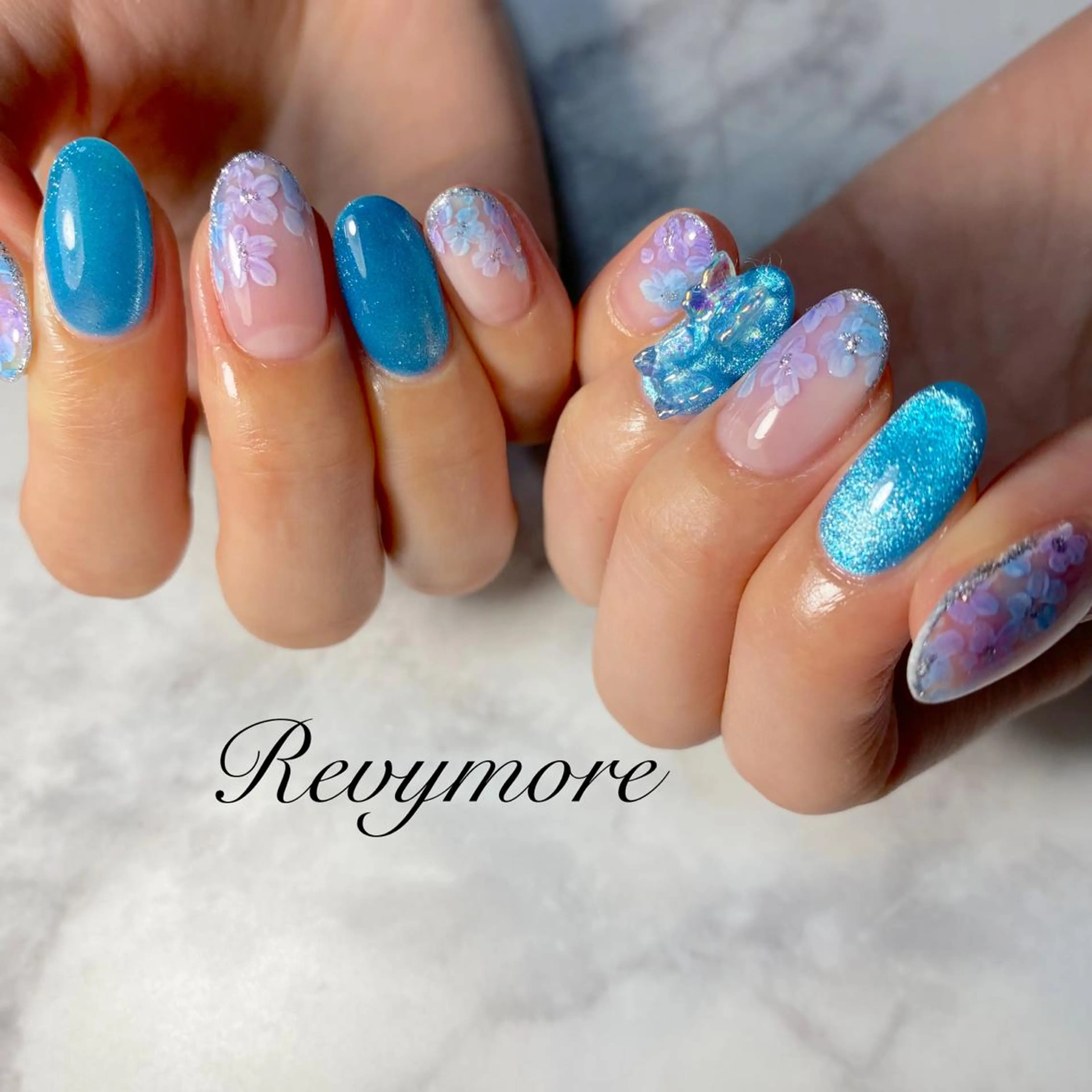 ミディアム ネイル 韓国風ヘア ジェルネイル キラキラネイル 韓国ネイル ニュアンスネイル nail salon Revymore所属・nail salon Revymoreのネイルデザイン