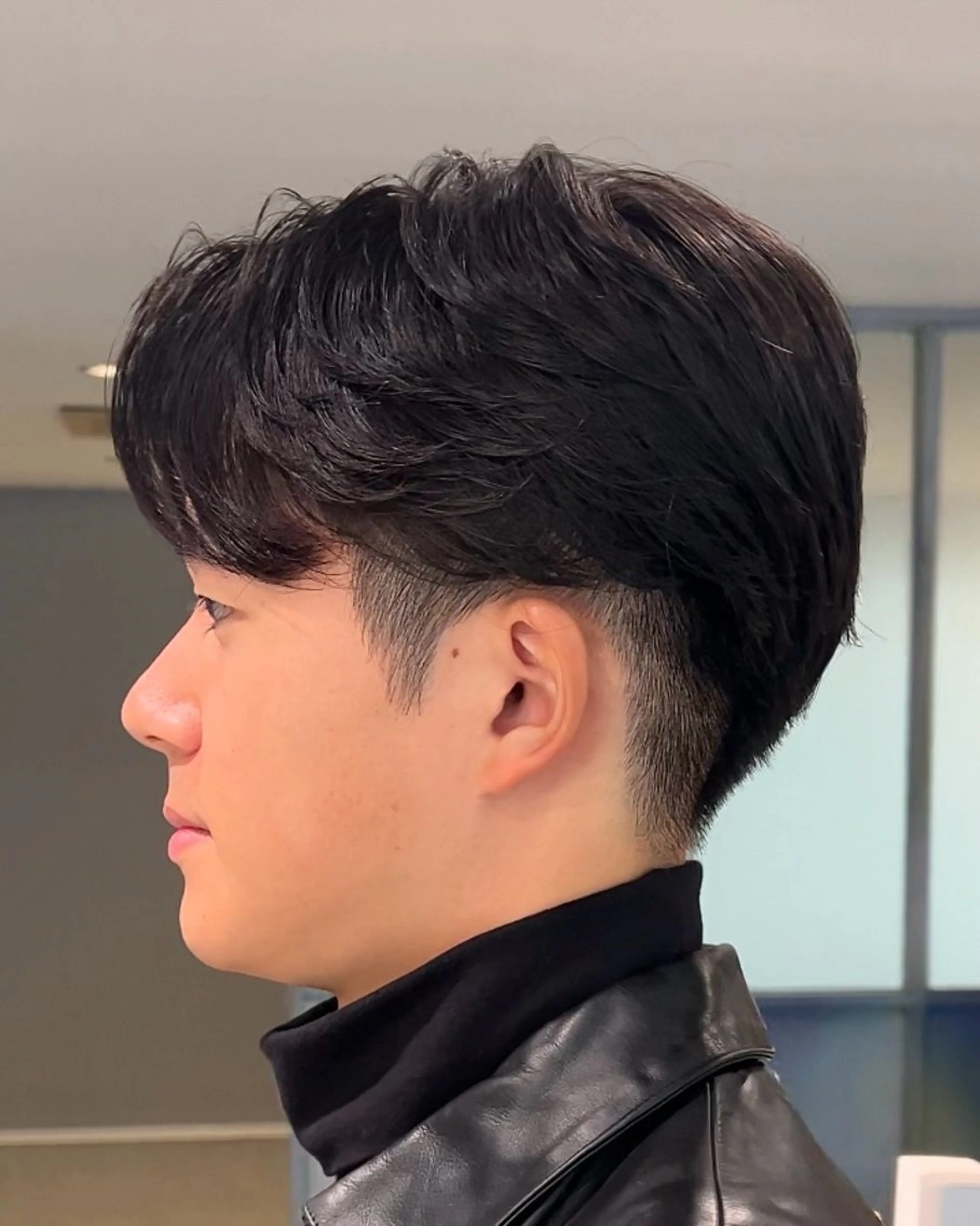 パーマ メンズ センターパート メンズパーマ ニュアンスパーマ カット パーマ Qin shaire salon 原宿verno店所属・【センターパート】 ETO／江藤翼の眉毛・アイブロウイメージ