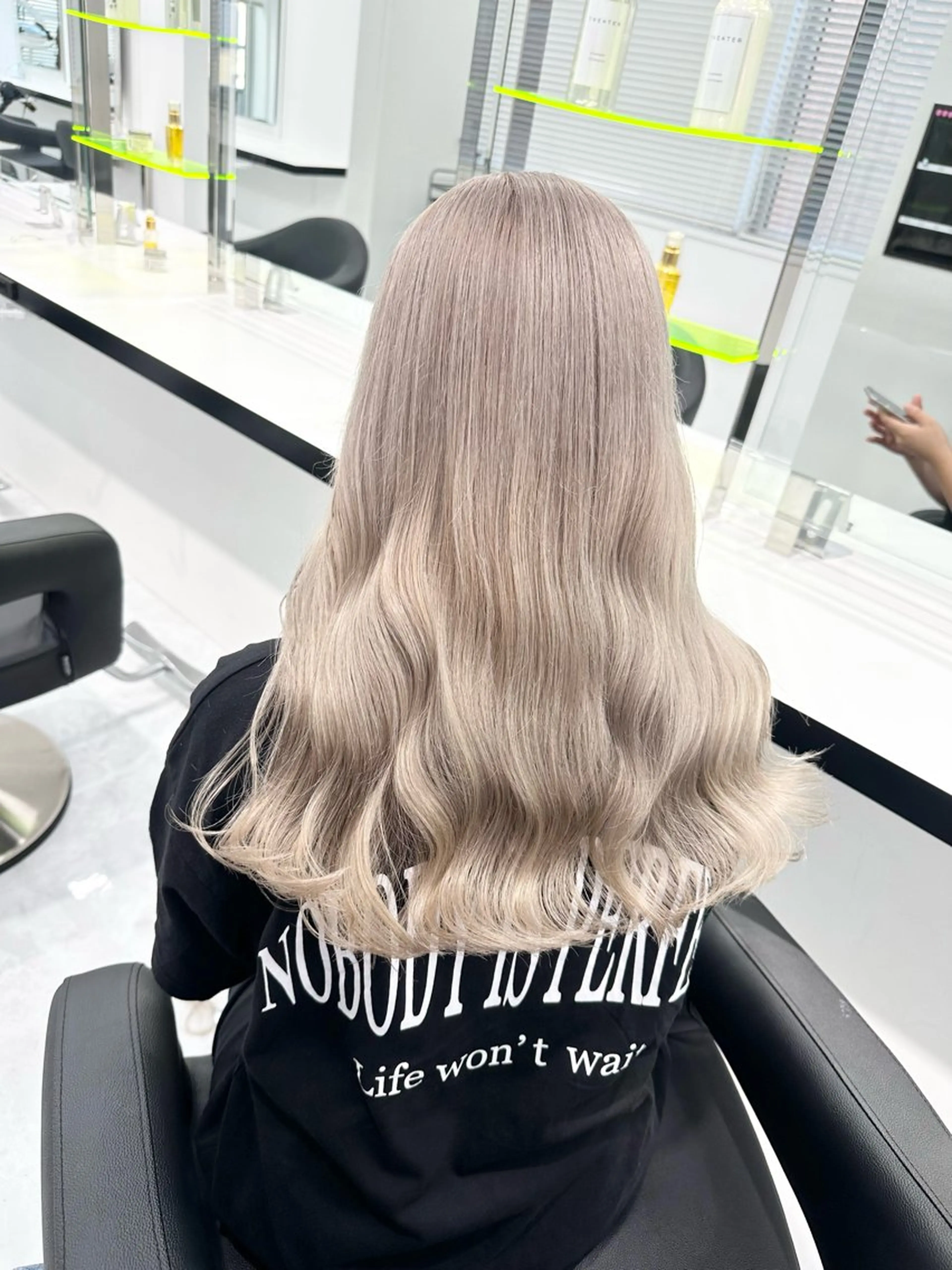 セミロング カラー ベージュカラー ブリーチ ホワイトベージュ 🫧ハイトーン🫧 ベージュ🫧徹哉のヘアスタイル
