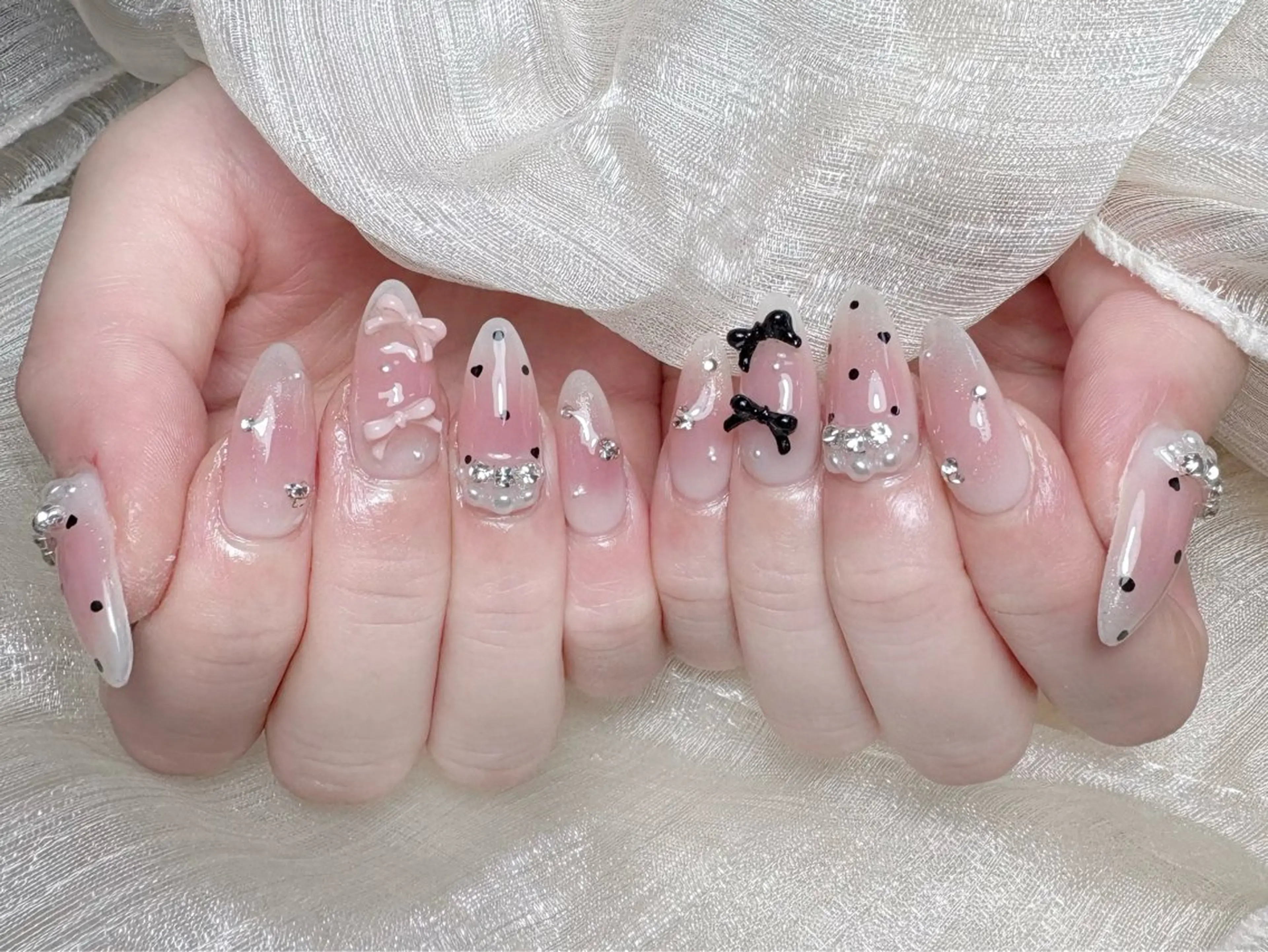 ネイル オーロラネイル チークネイル フレンチネイル ジェルネイル ガラスフレンチ ハンドネイル ハンドケア Nail Jolie所属・Nail Jolieのネイルデザイン