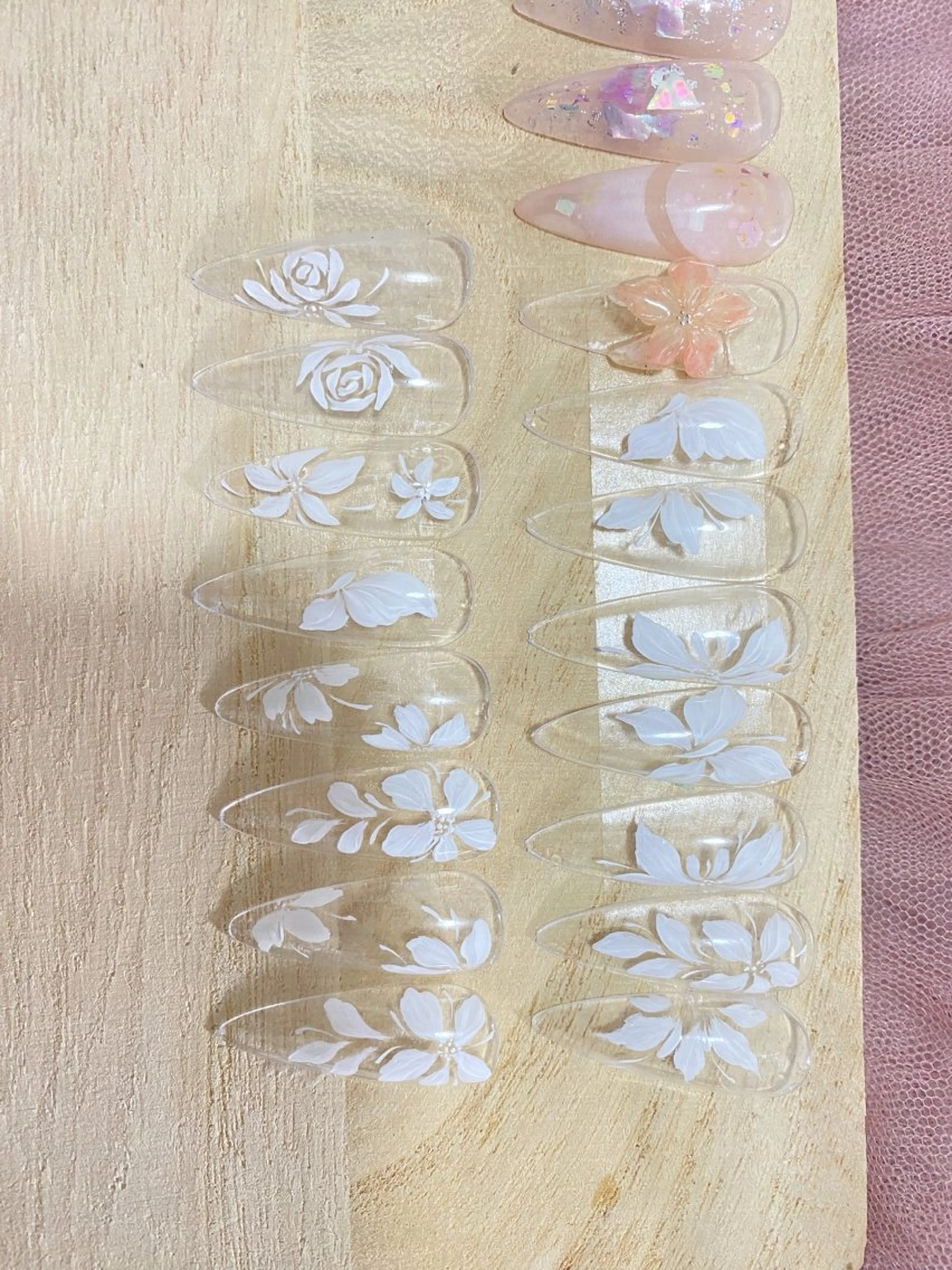 デザイン18: ワンカラー+花、Butterfly 🦋を描く(4本以下)の写真