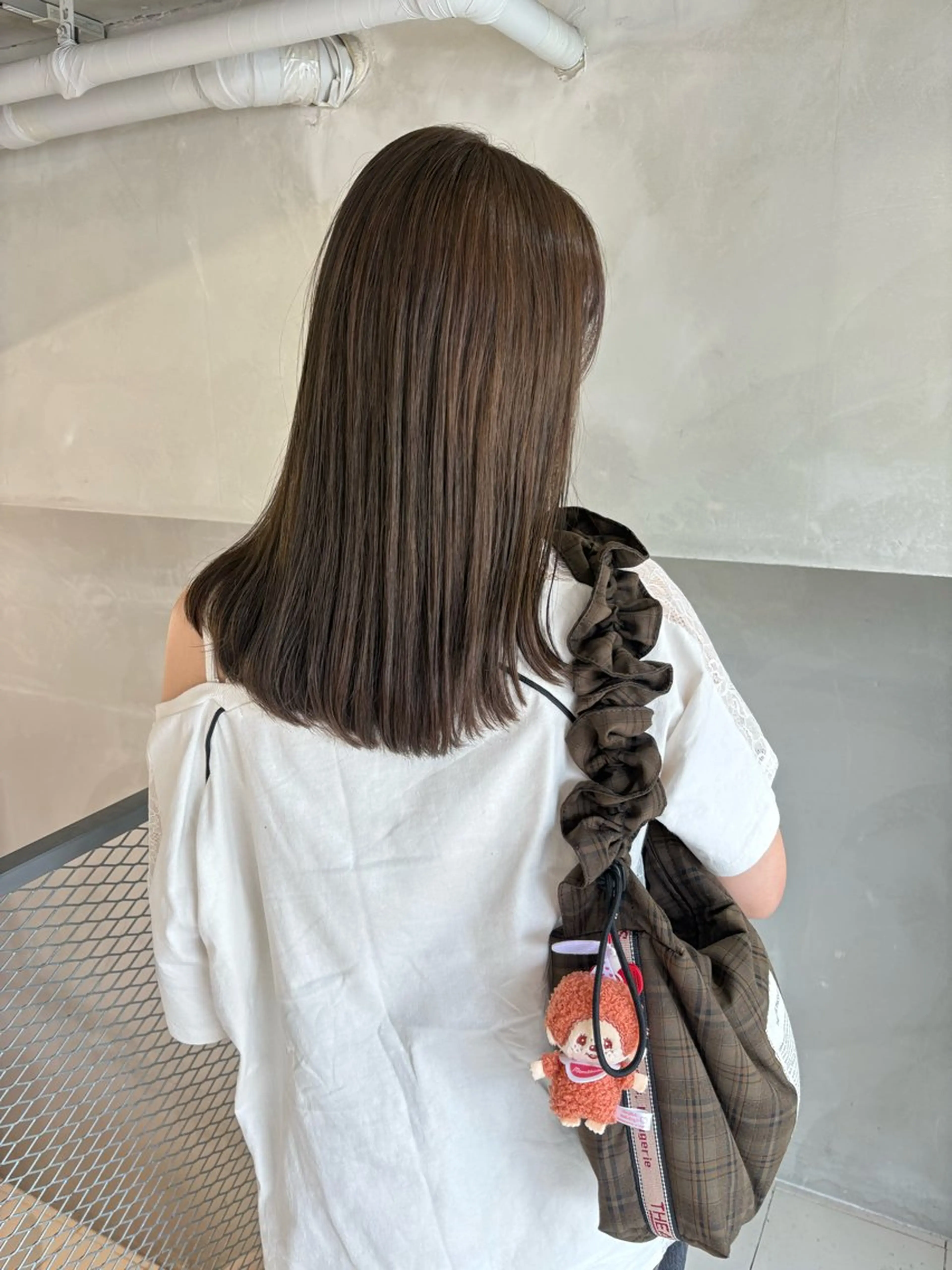 セミロング カラー グレージュ オリーブグレージュ オリーブグレー カット ヘアカラー トリートメント 透明感カラー🫧 nanohaのヘアスタイル