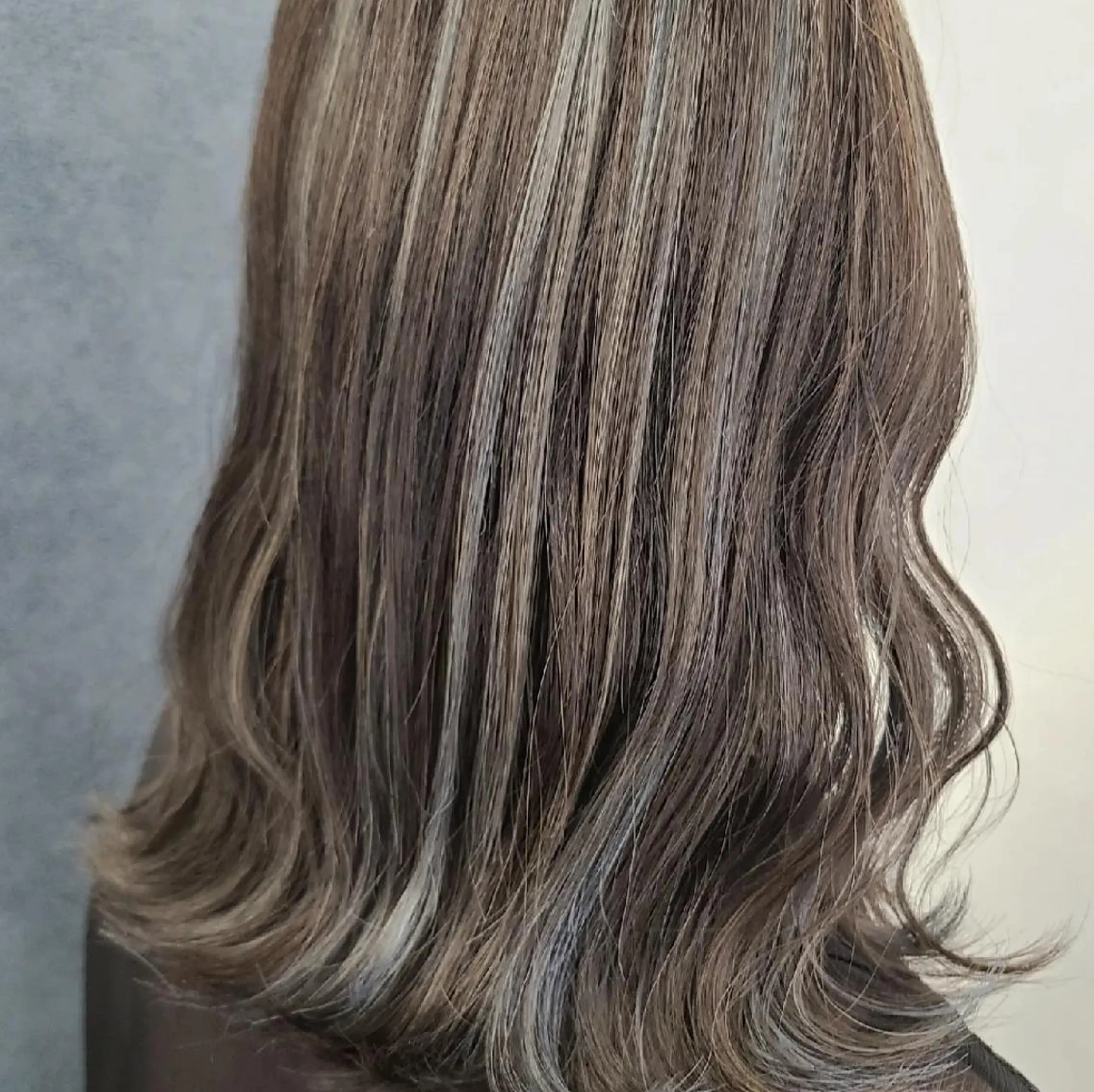 カラー ミディアム ハイライトカラー ハイライト ヘアカラー 関口 友菜のヘアスタイル