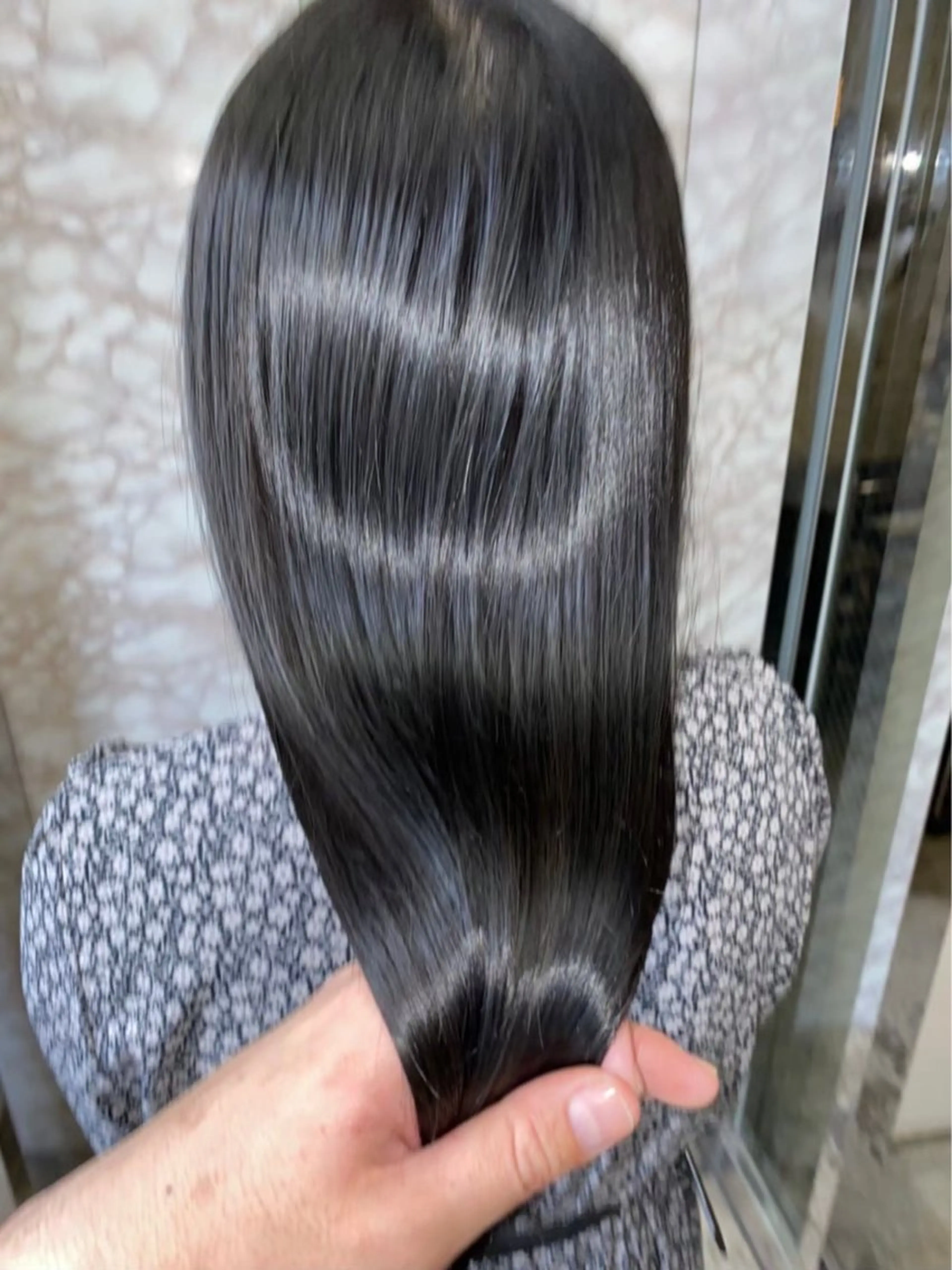 ロング カラー ダークグレー トリートメント ヘアセット MUSASHI ブリーチカラー◎のヘアスタイル