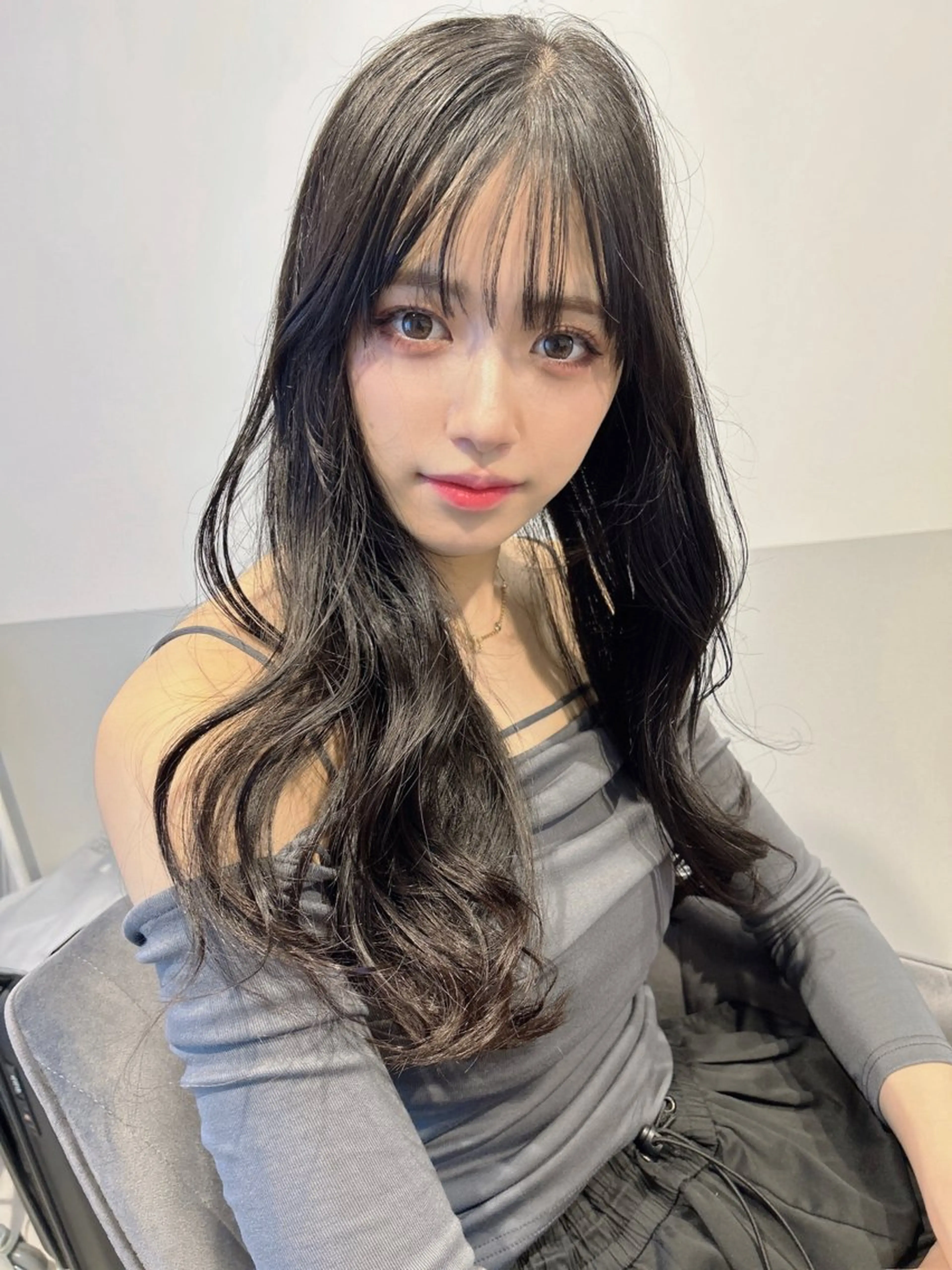 ロング カラー ダークグレー 顔まわりレイヤー レイヤーカット matsuzawa mihoのヘアスタイル