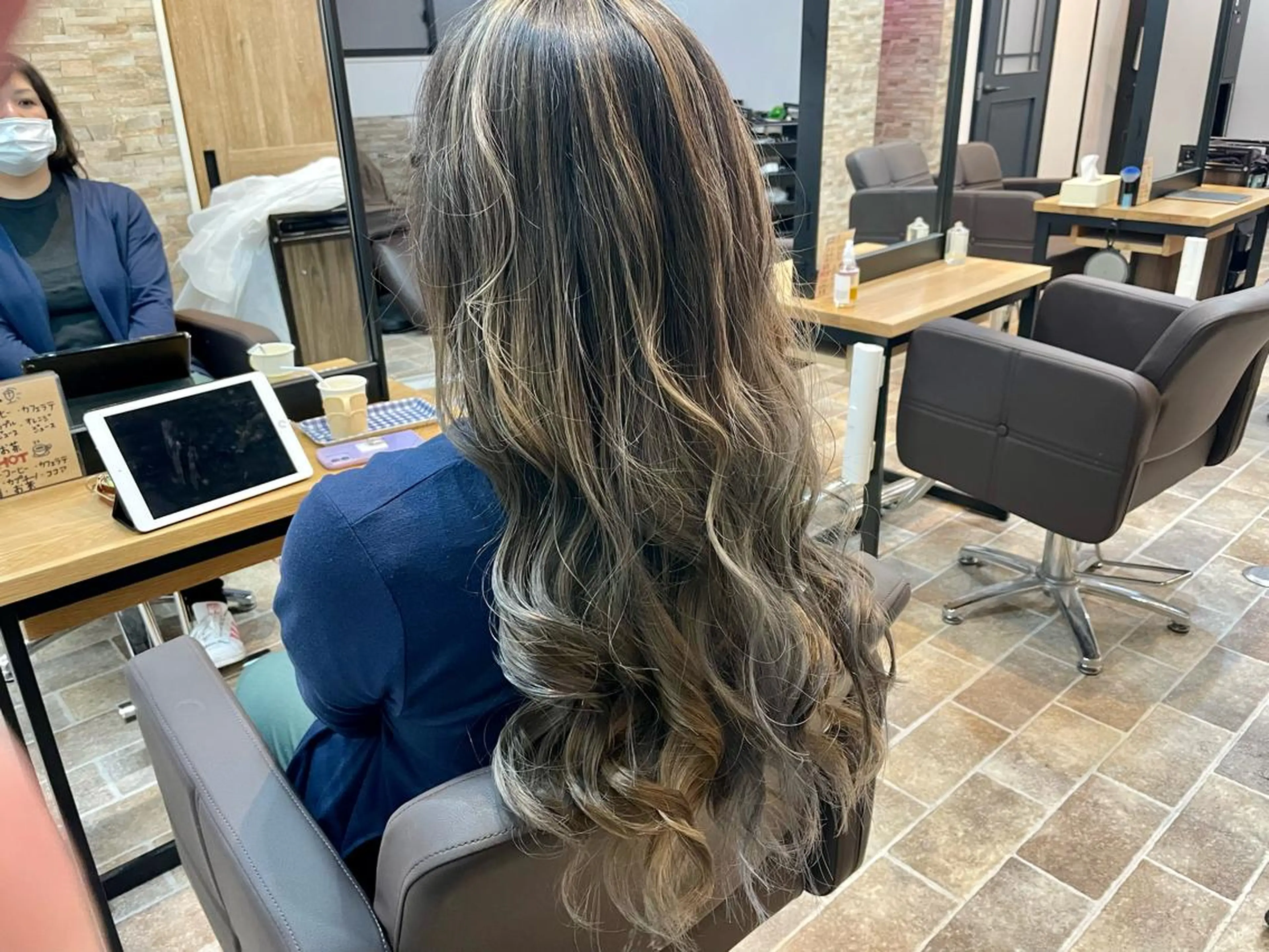 ロング SALOWIN心斎橋Suite店所属・ブリーチ毛にもできる 縮毛矯正|鷹司郎のヘアスタイル