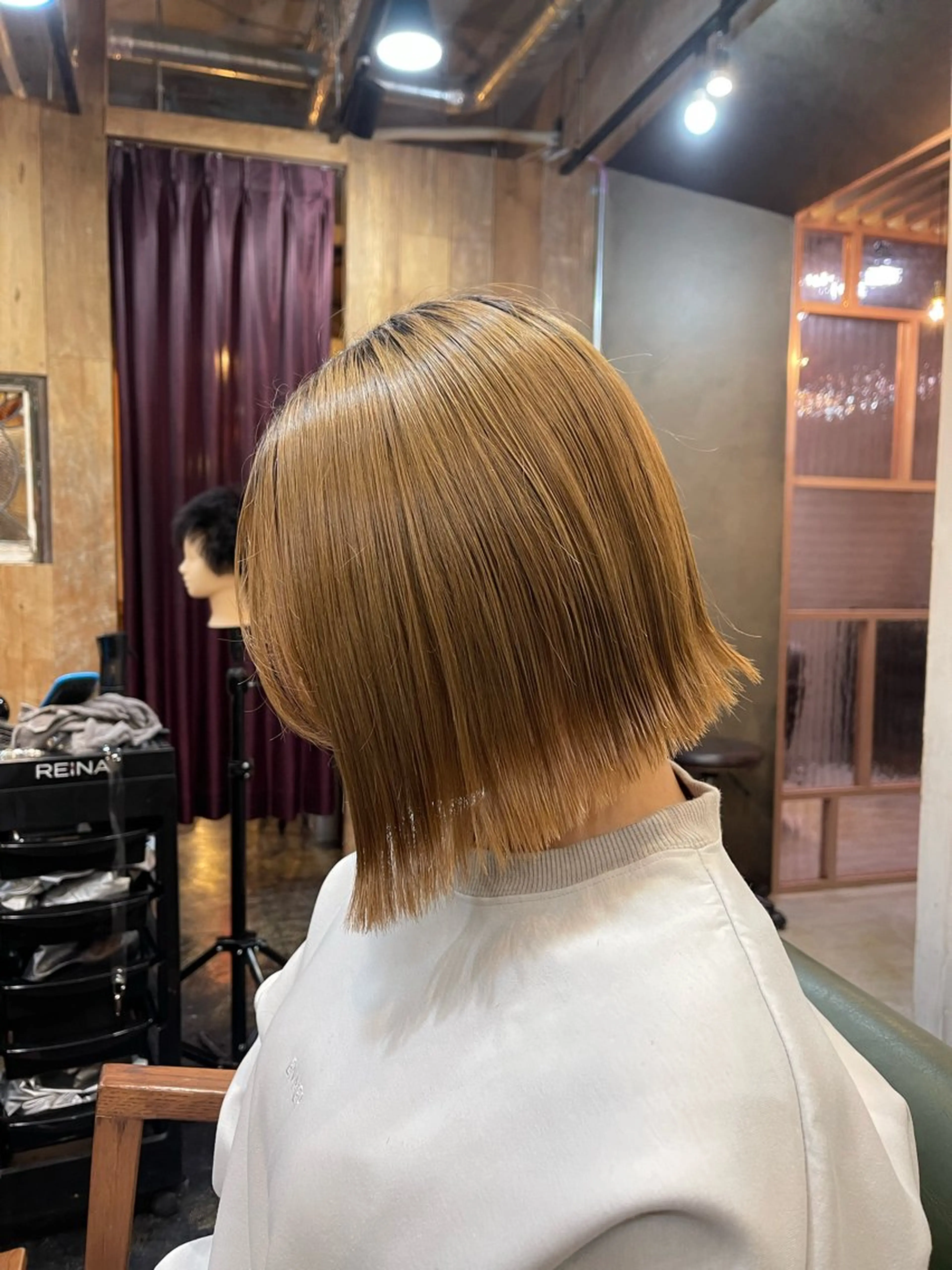 ショート ショートボブ ボブ ショートヘア ヘアカラー Colore（コローレ）所属・ベージュ/ハイトーン /りりかのヘアスタイル