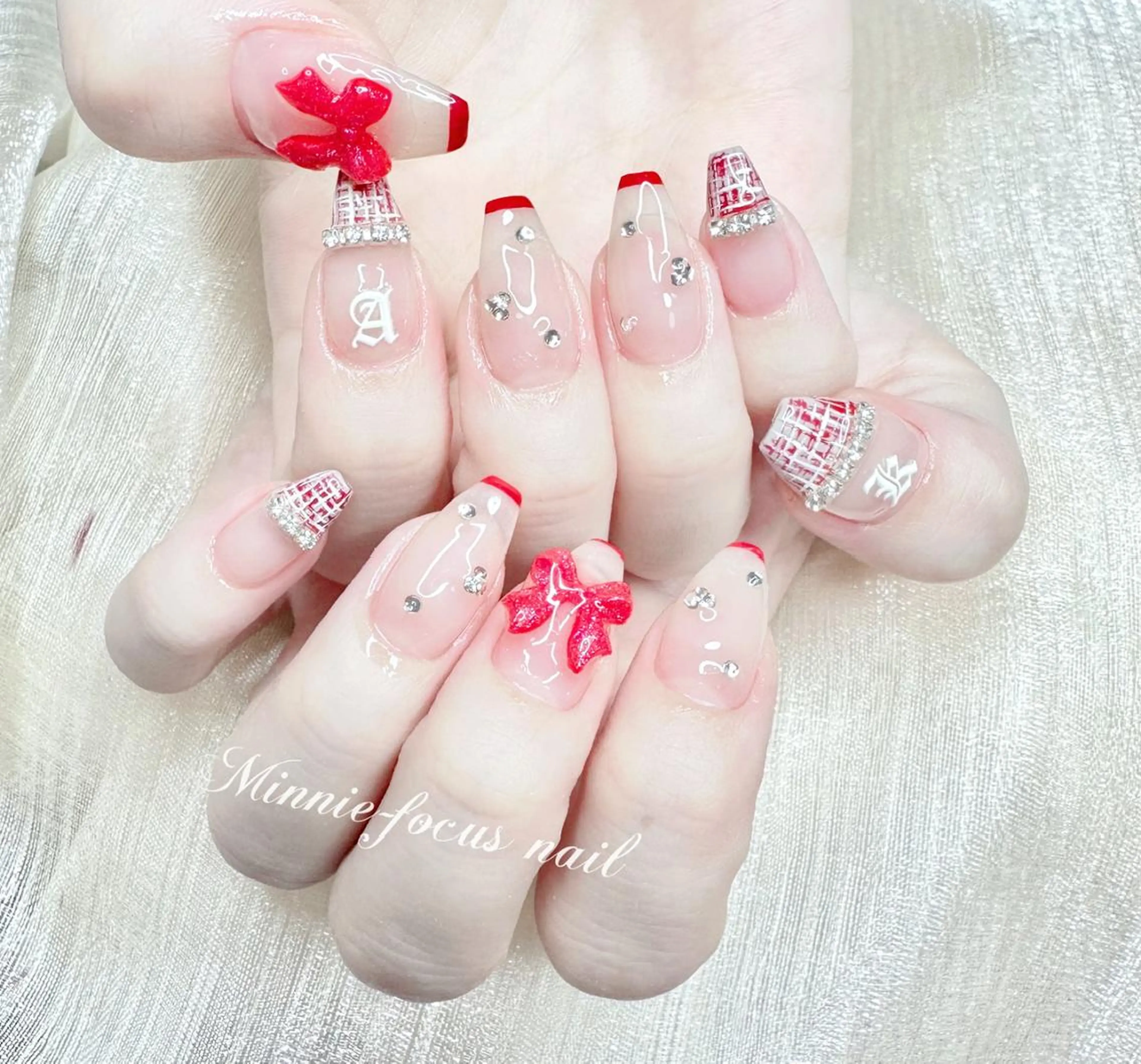 ネイル ゴージャス キラキラネイル 韓国ネイル リボン ツイードネイル ハンドネイル 🧸Lydia nail✨のネイルデザイン