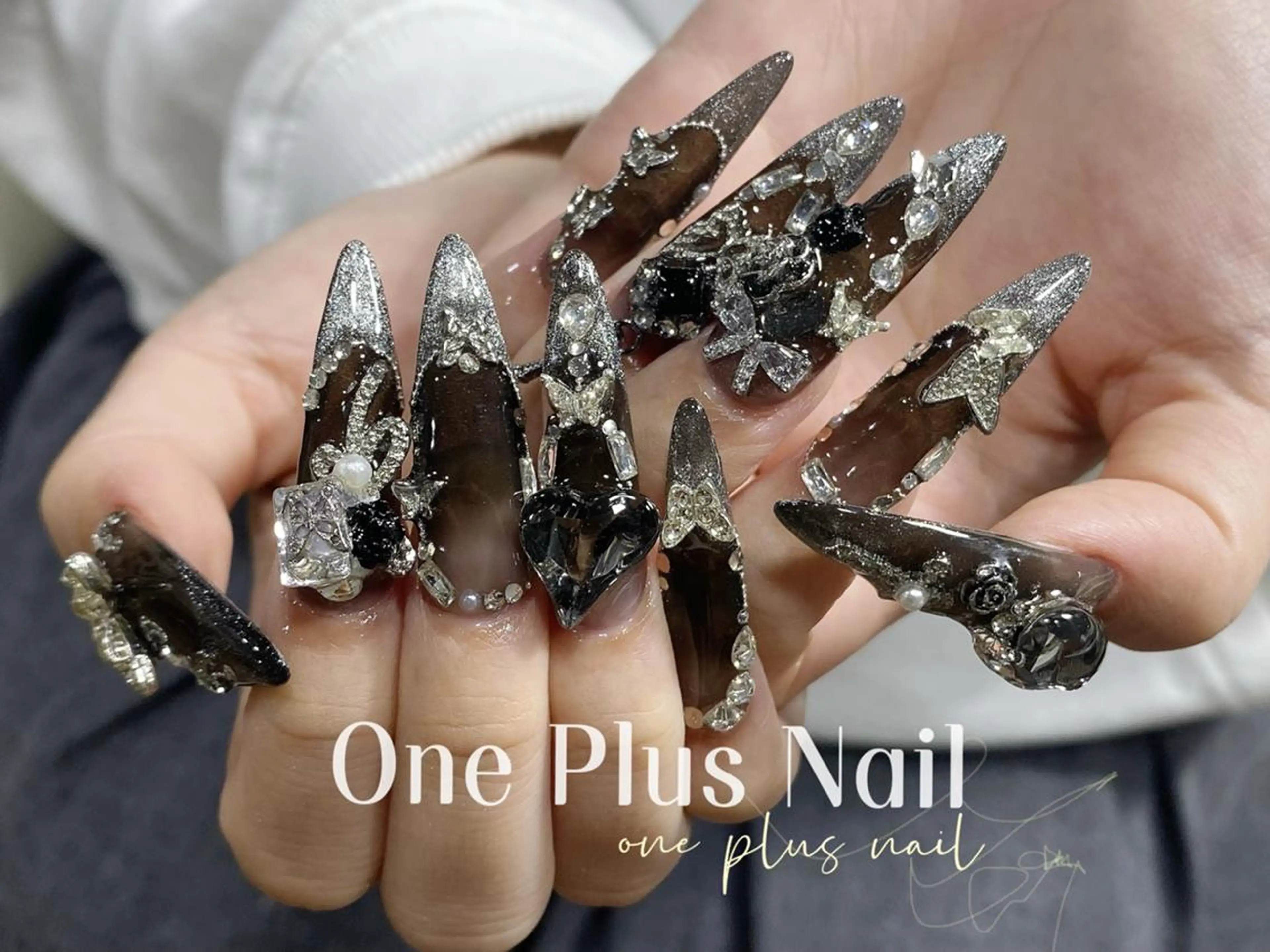 ネイル ガーリー ハート キラキラネイル 韓国ネイル ロングネイル One Plus Nail Salonのネイルデザイン
